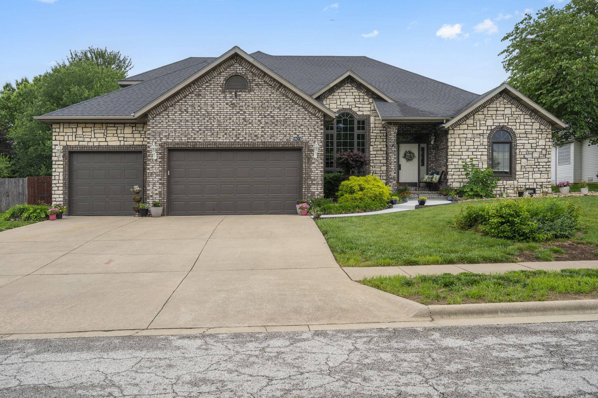 903 E Elizabeth ST, Republic, MO 65738