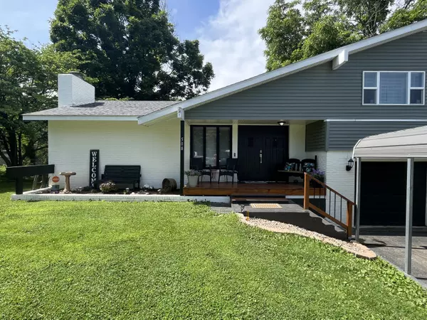 Aurora, MO 65605,508 E Kirkwood DR
