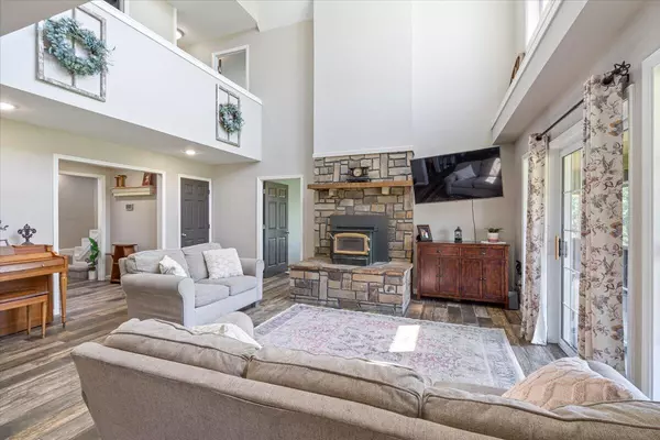 Washburn, MO 65772,2042 Greasy Creek LN