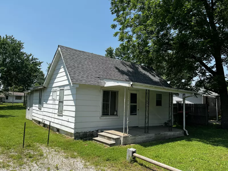1102 Ivey ST, Cassville, MO 65625
