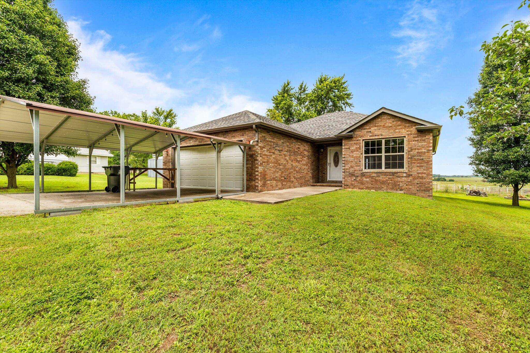 Aurora, MO 65605,107 W Summit ST
