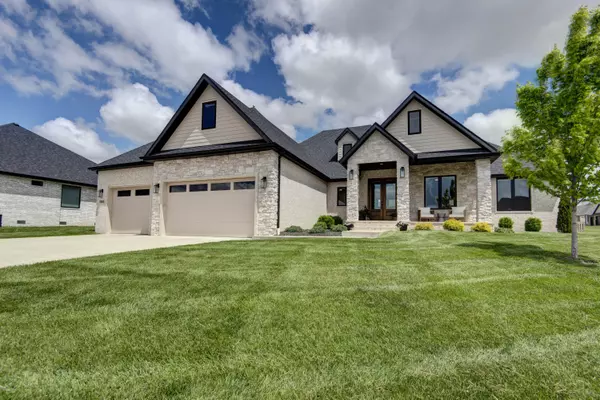 1510 N Lake Edge DR, Springfield, MO 65802
