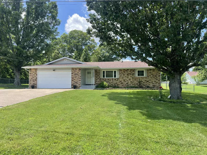 2105 Oakridge DR, Ava, MO 65608