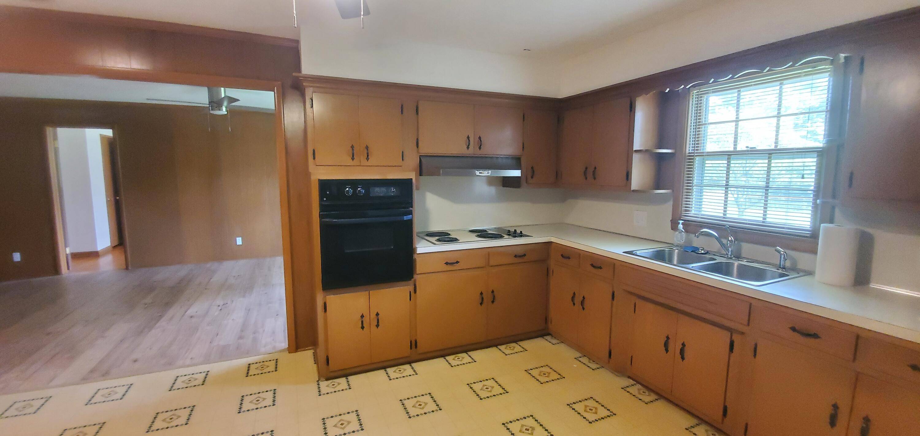 Springfield, MO 65807,918 E Mcgee ST