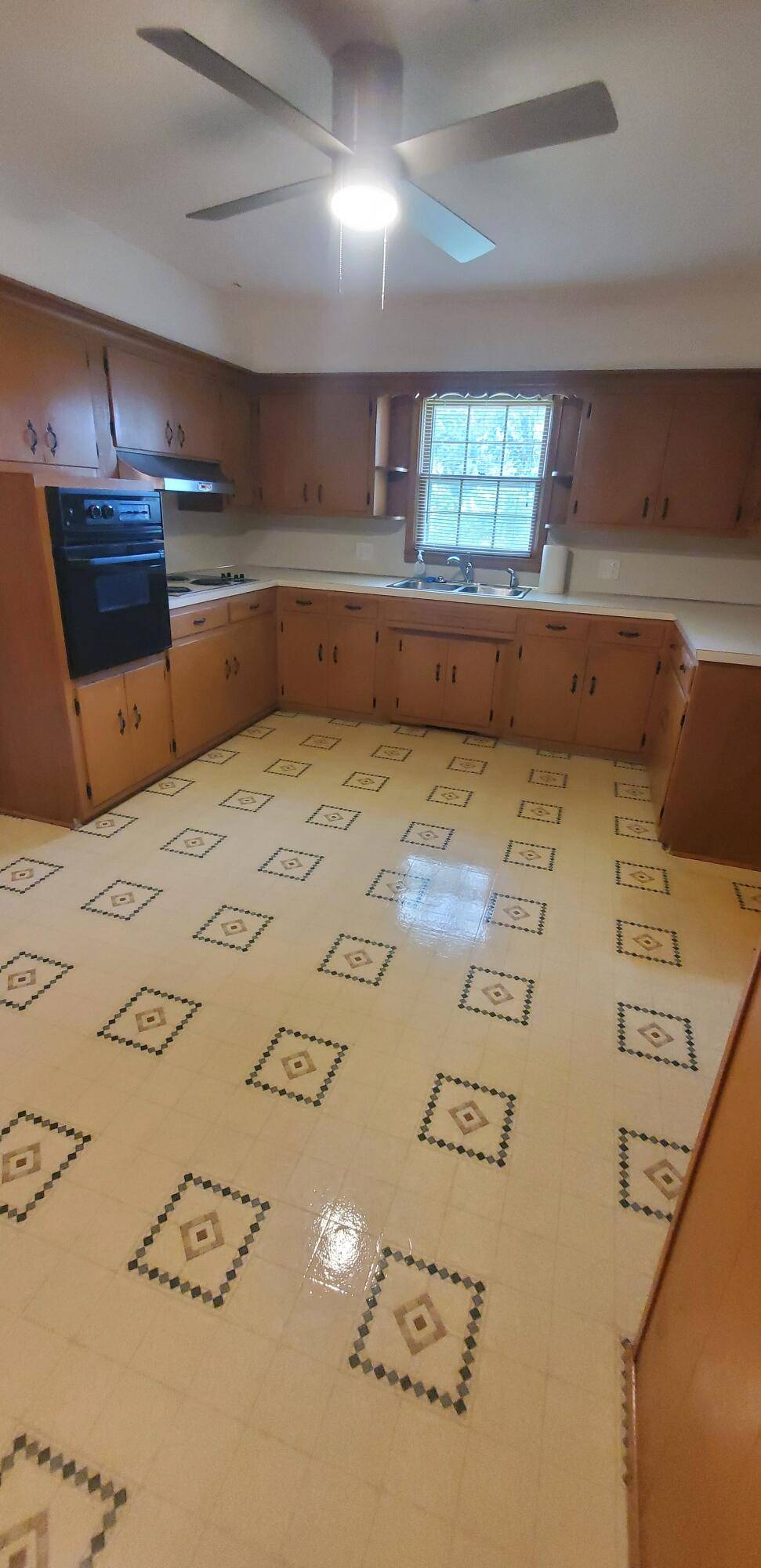 Springfield, MO 65807,918 E Mcgee ST
