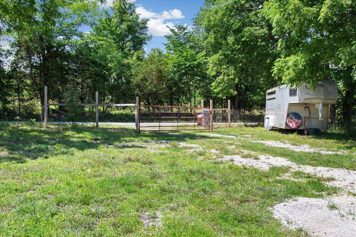 2073 E 515th RD, Halfway, MO 65663