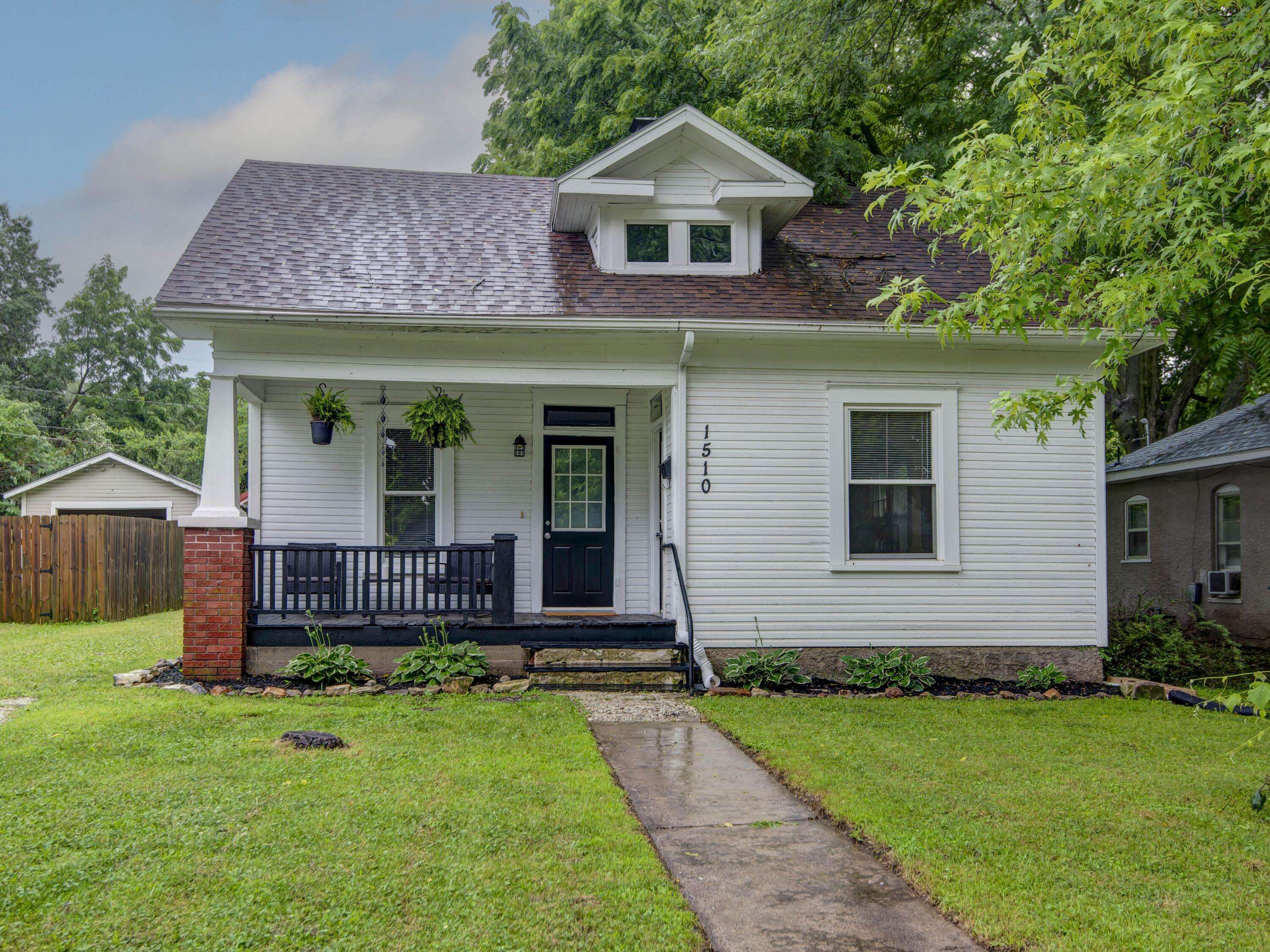 1510 E Mcdaniel ST, Springfield, MO 65802