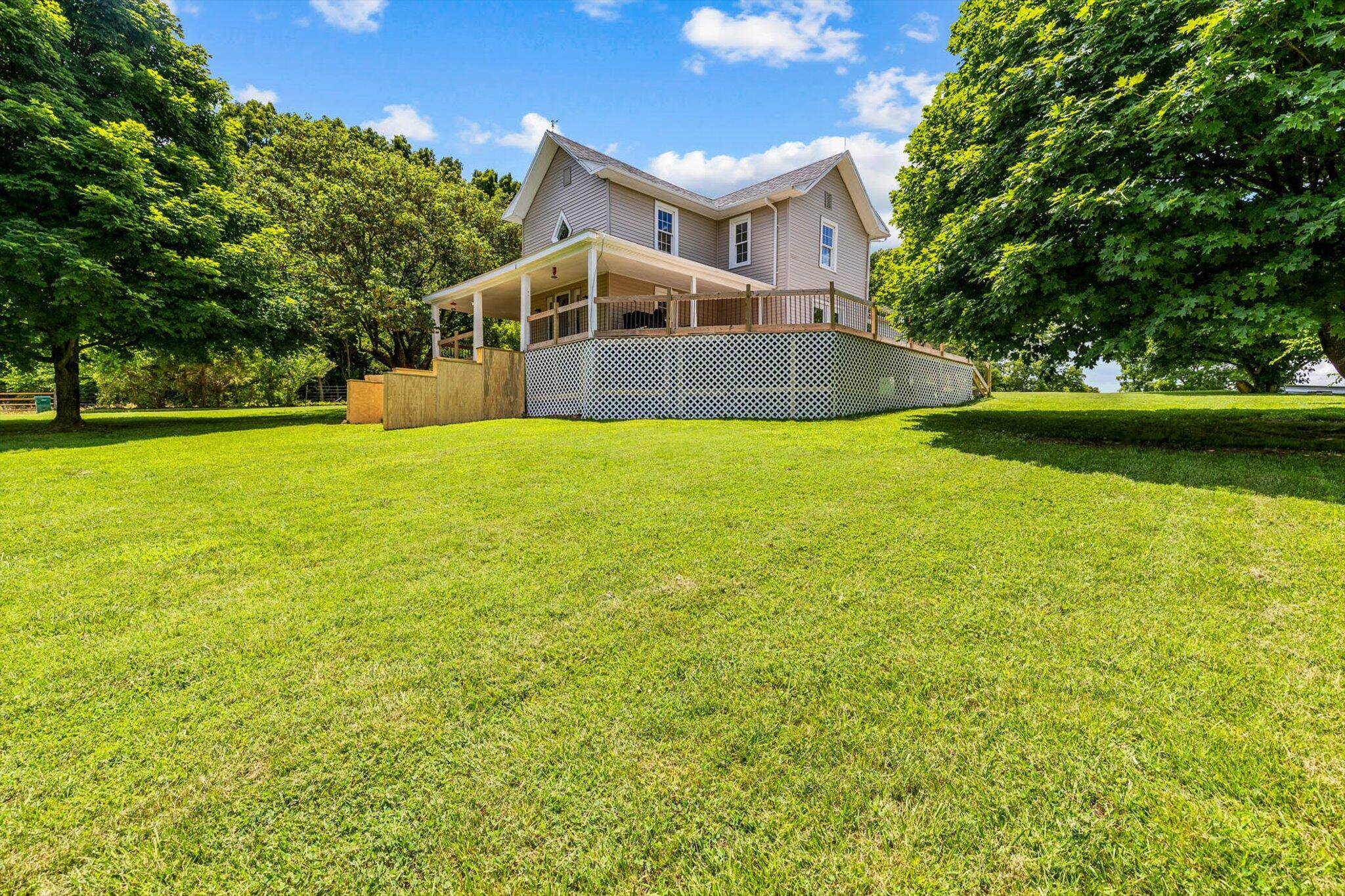 289 Backyard ST, Crane, MO 65633