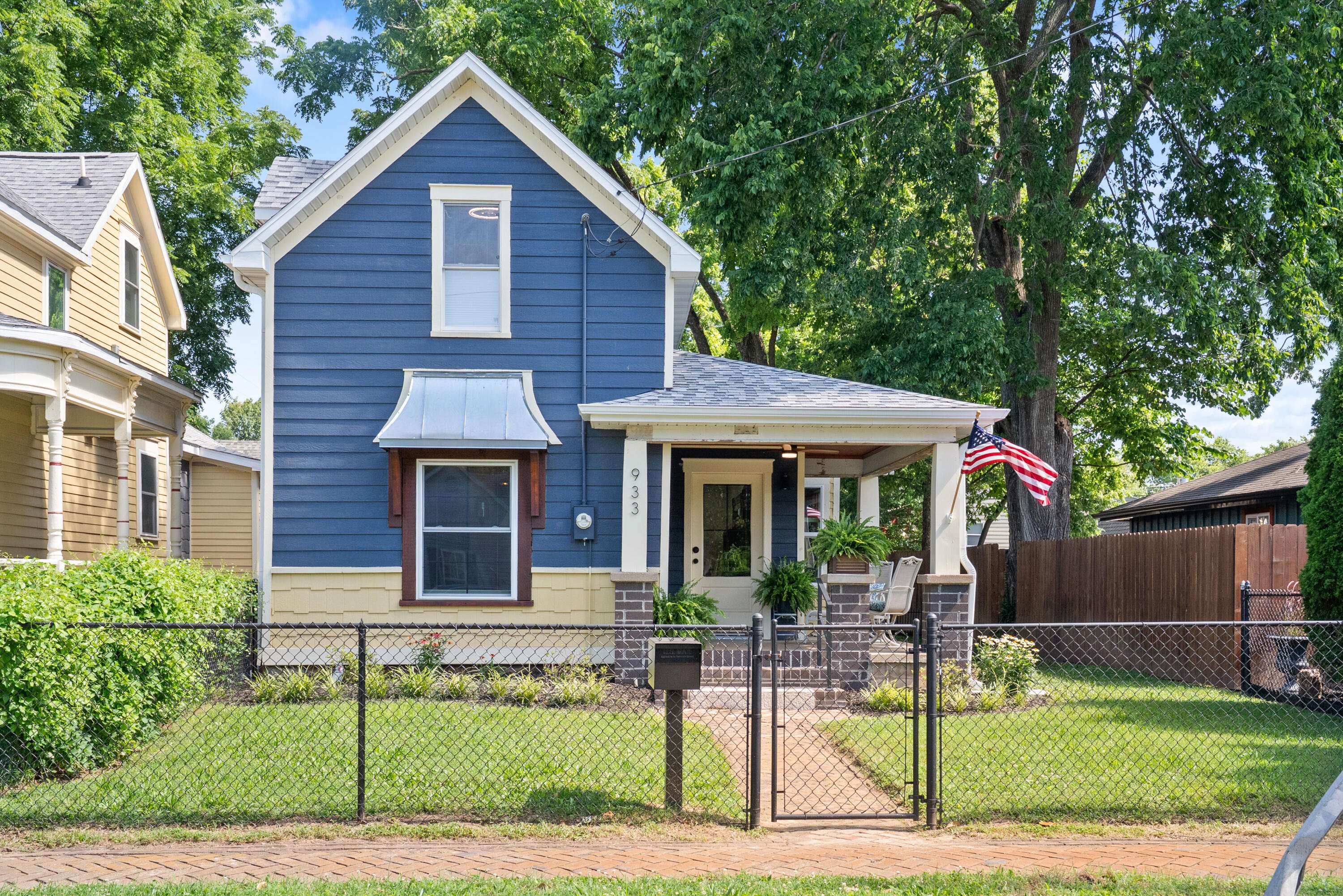 933 W Pershing ST, Springfield, MO 65806