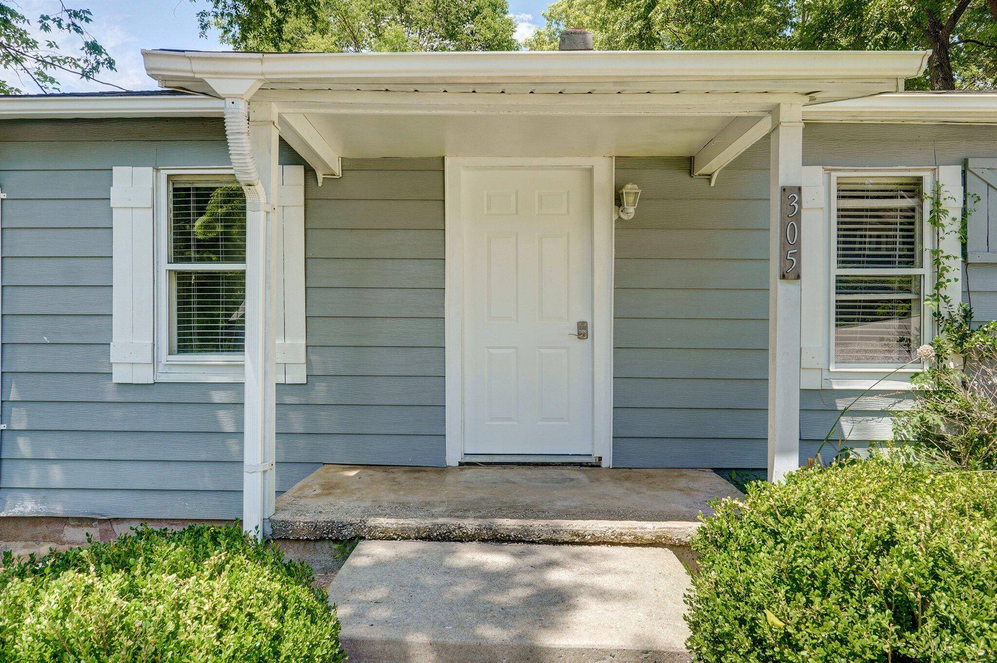 Ozark, MO 65721,305 E Oak ST