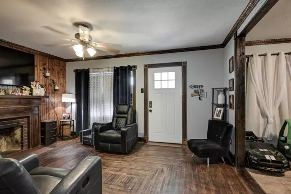 Neosho, MO 64850,207 W Grand