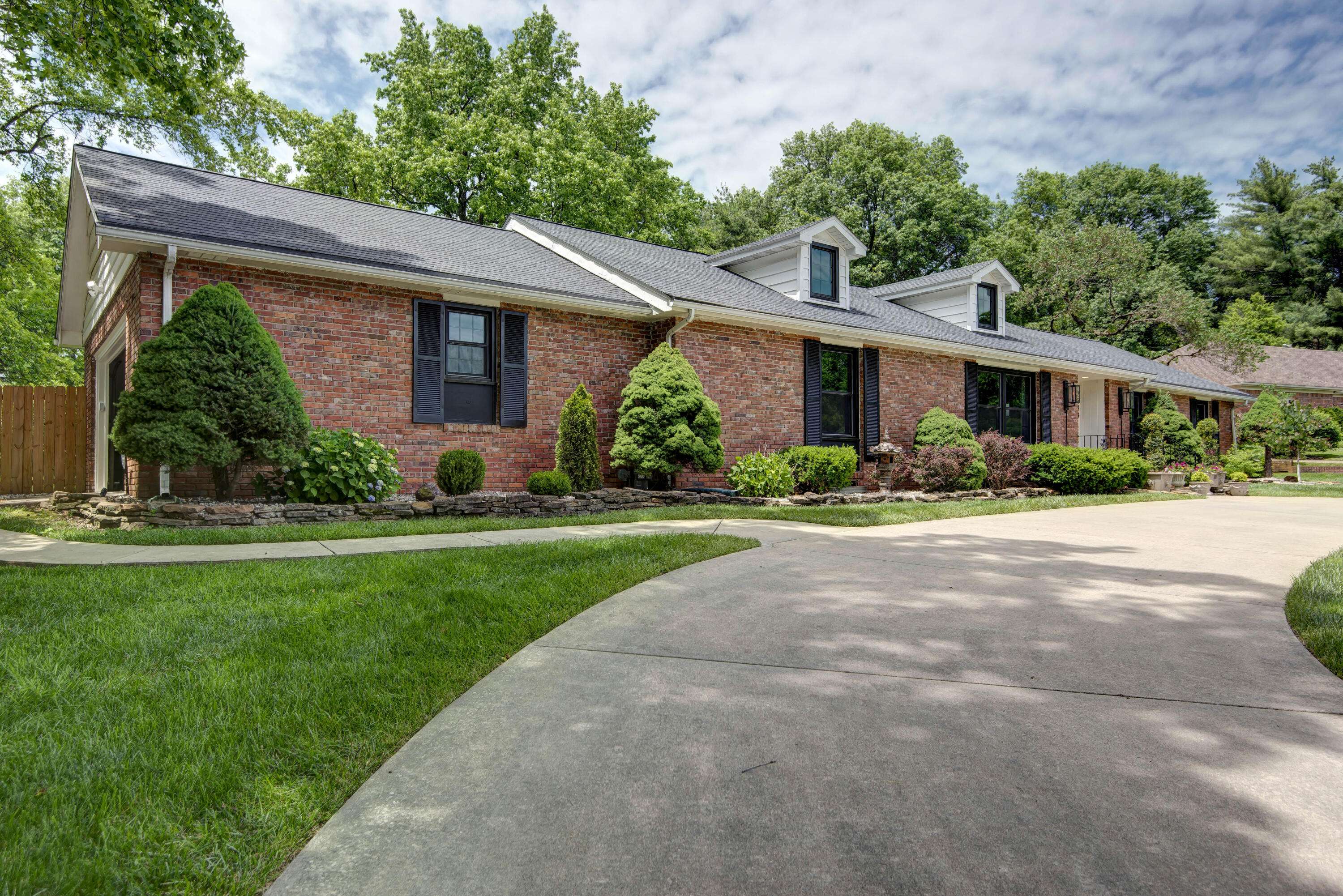 Springfield, MO 65804,2599 S Skyline DR