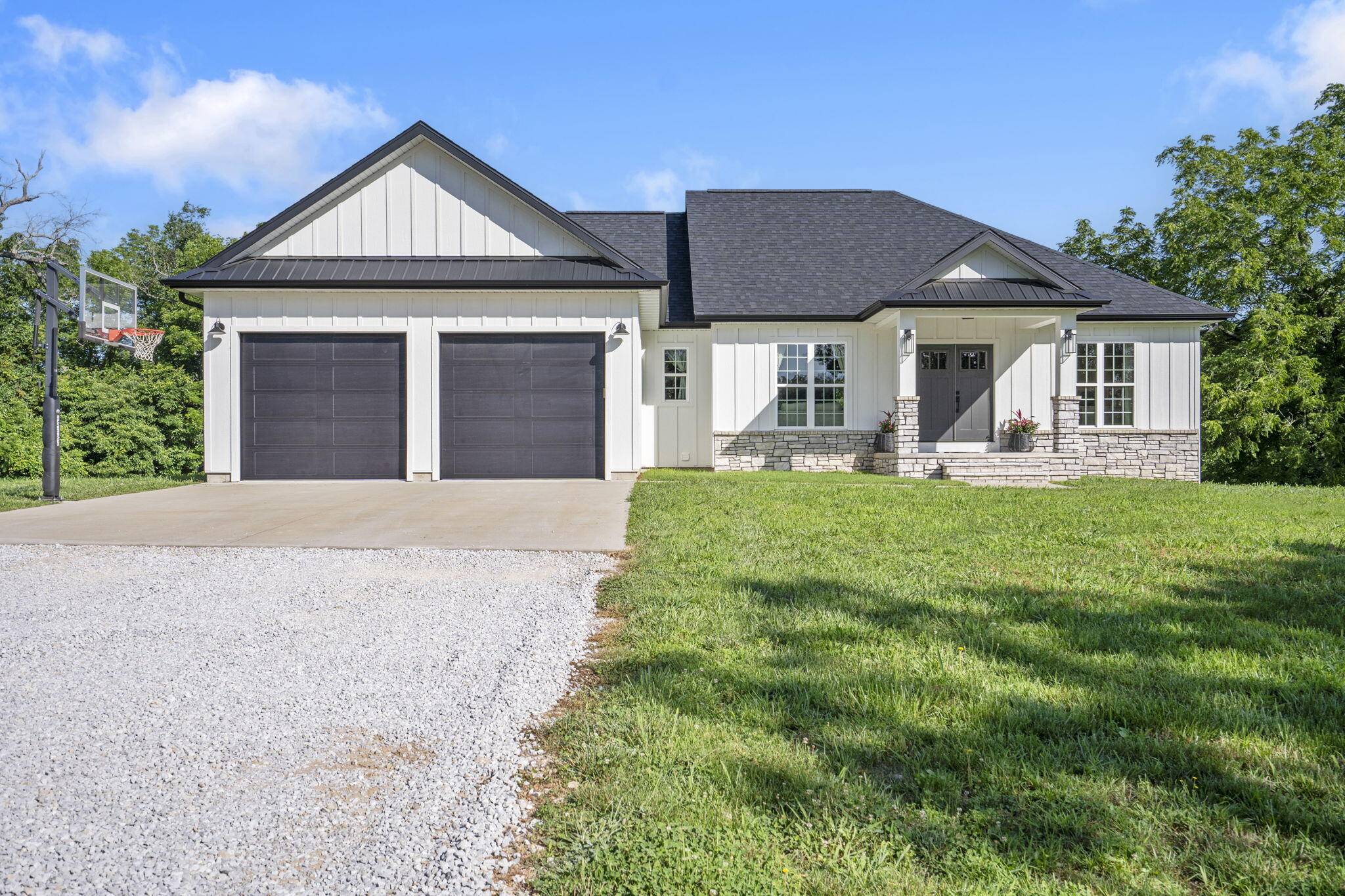 Crane, MO 65633,225 Maggie Hill DR