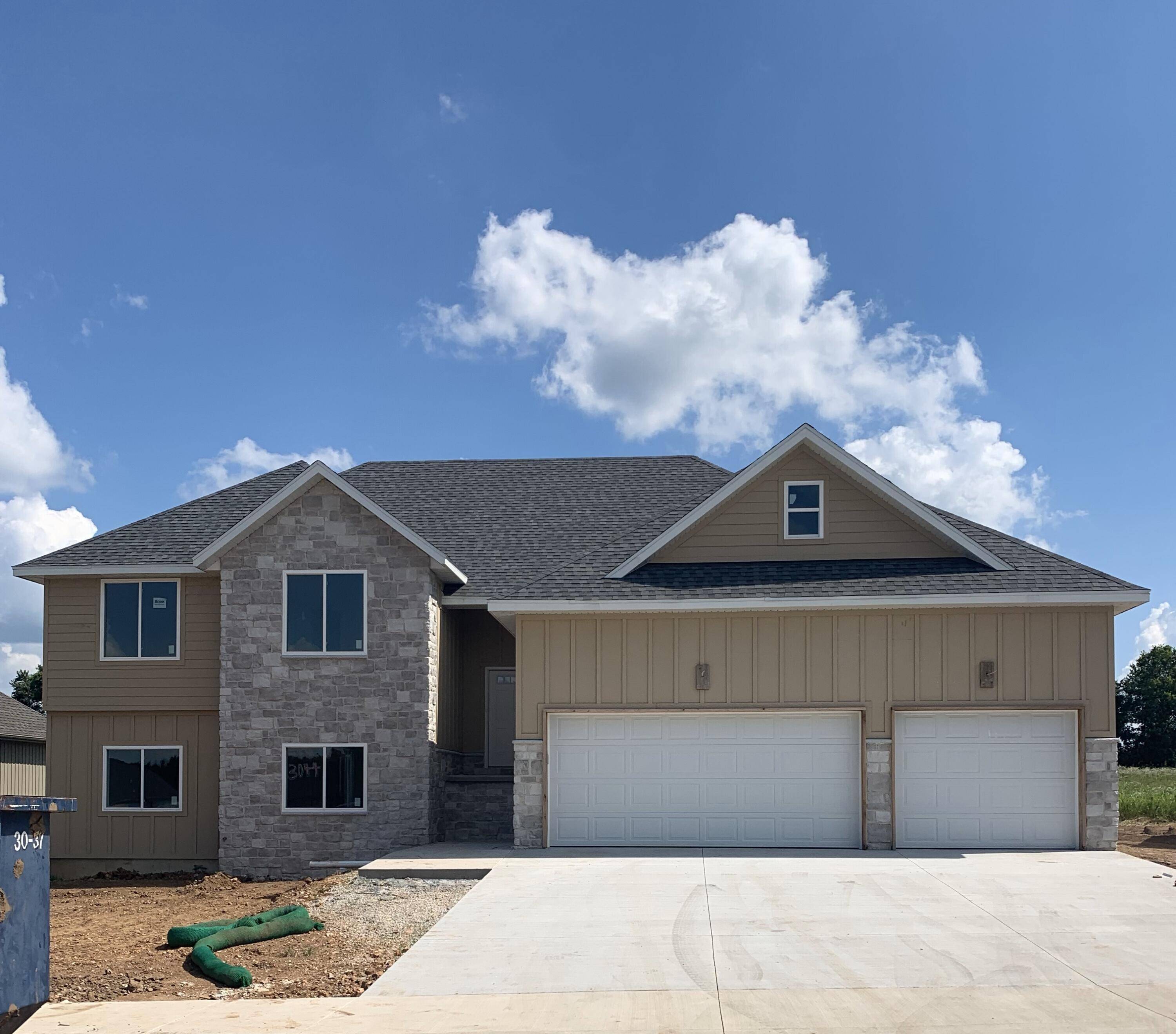 3044 E Heritage ST, Republic, MO 65738
