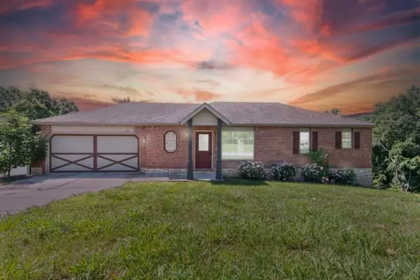 223 Roundhill RD, Branson, MO 65616