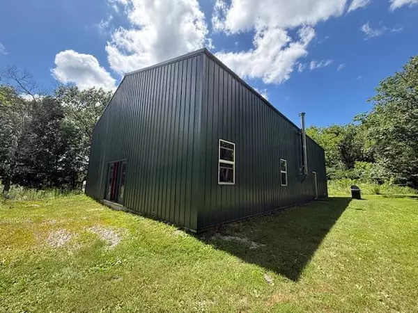 890 Bluebird LN, Sparta, MO 65753