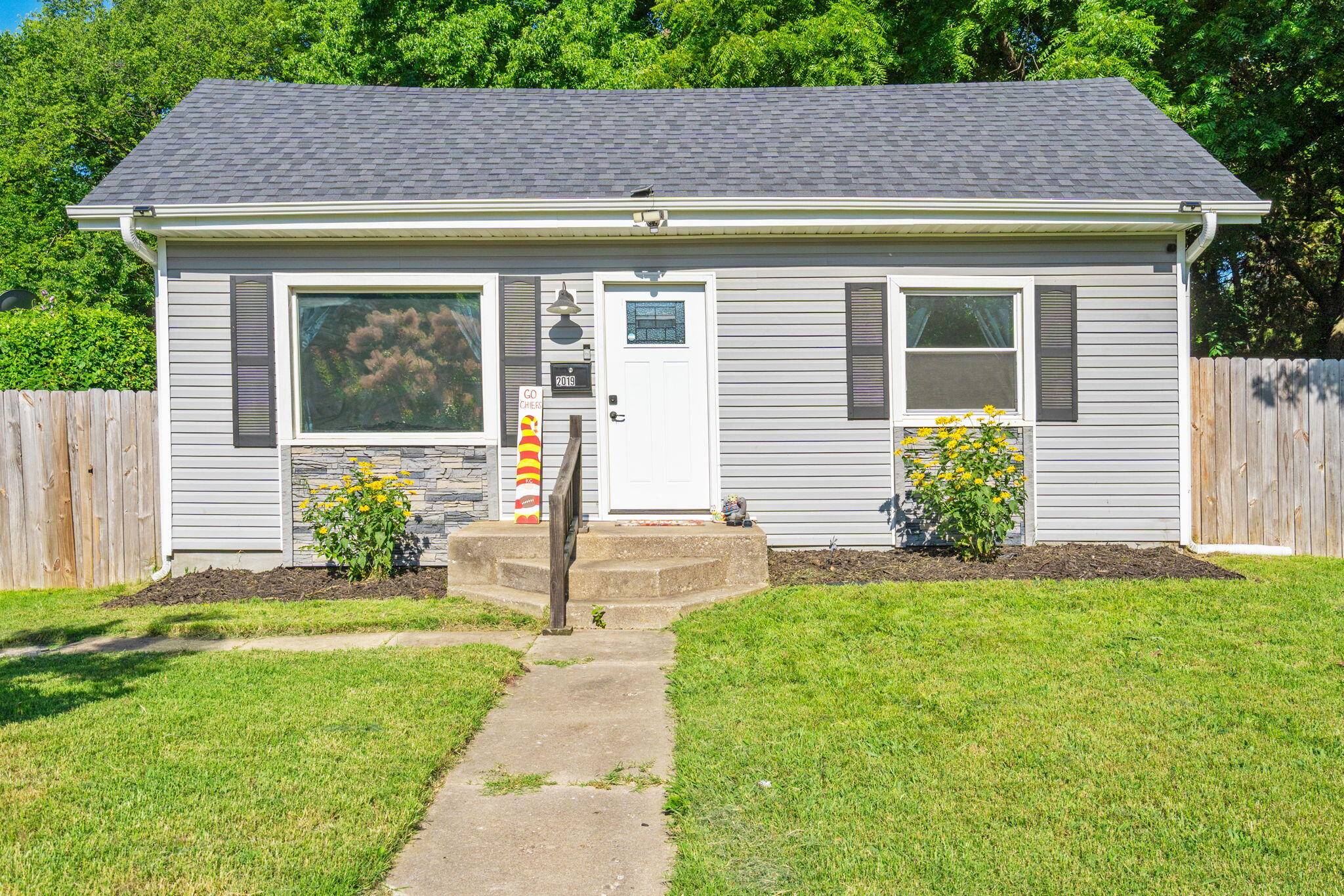 2019 N Rogers AVE, Springfield, MO 65803