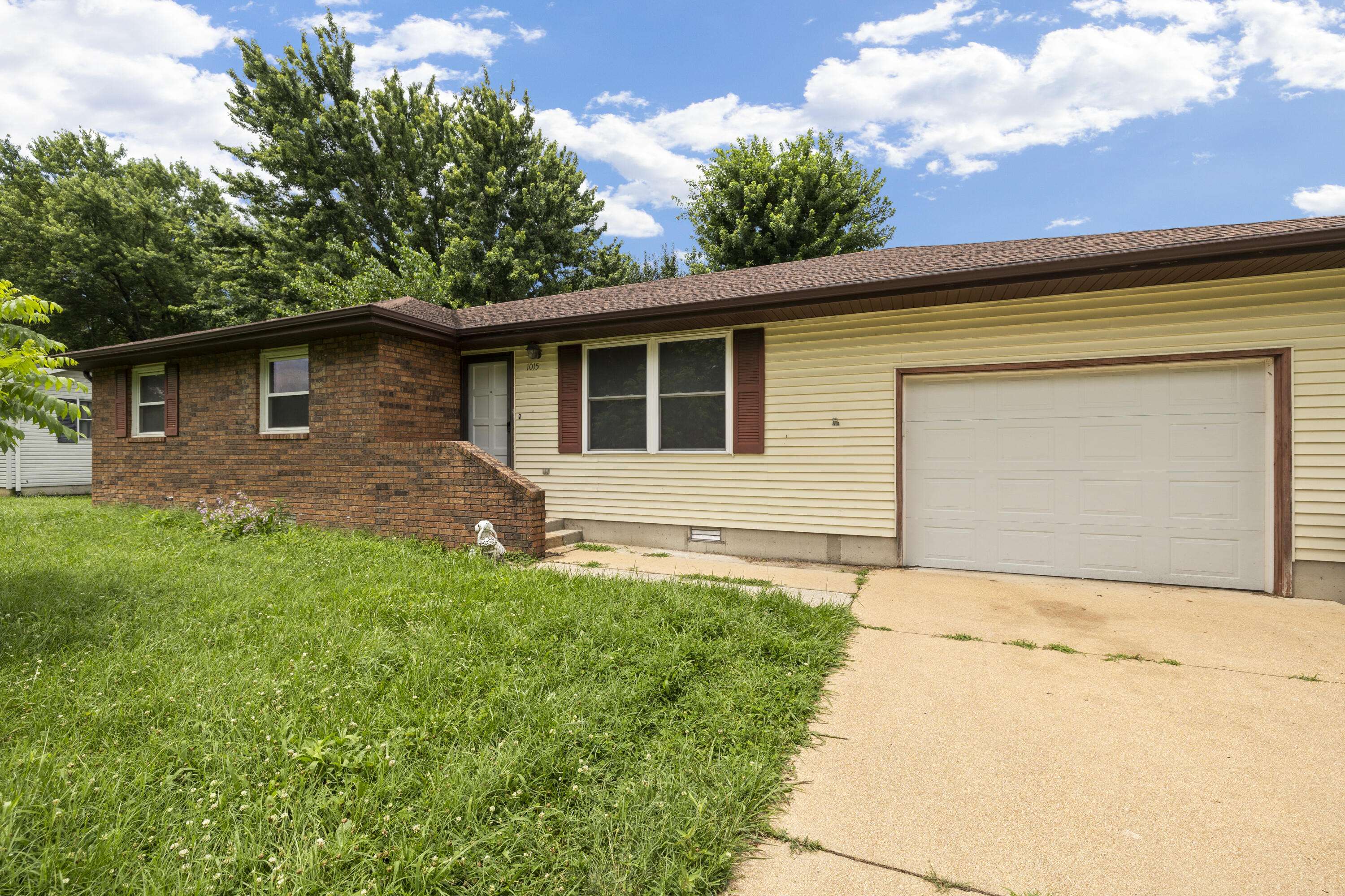 Buffalo, MO 65622,1015 N Hickory ST
