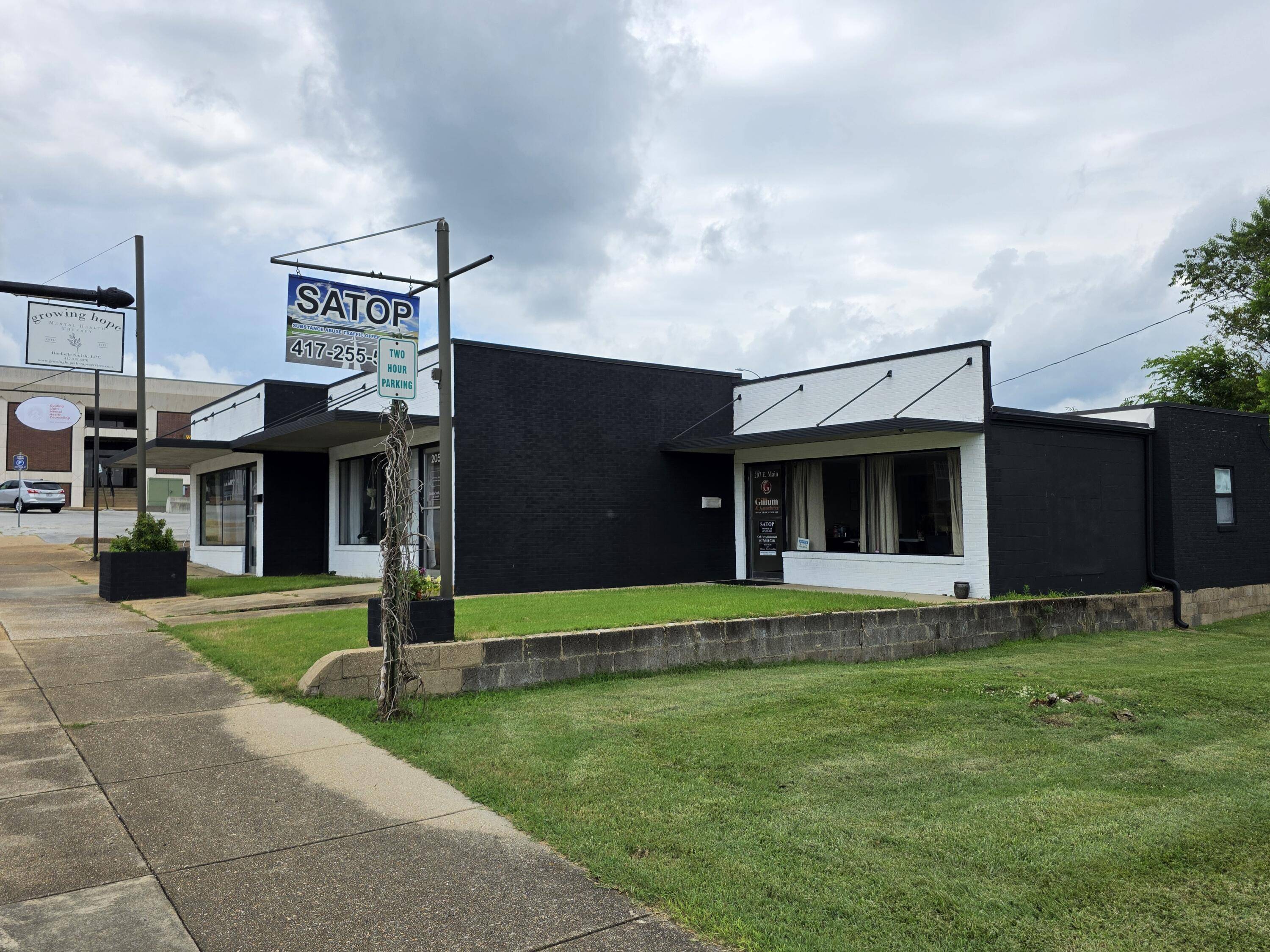 West Plains, MO 65775,205 E Main ST