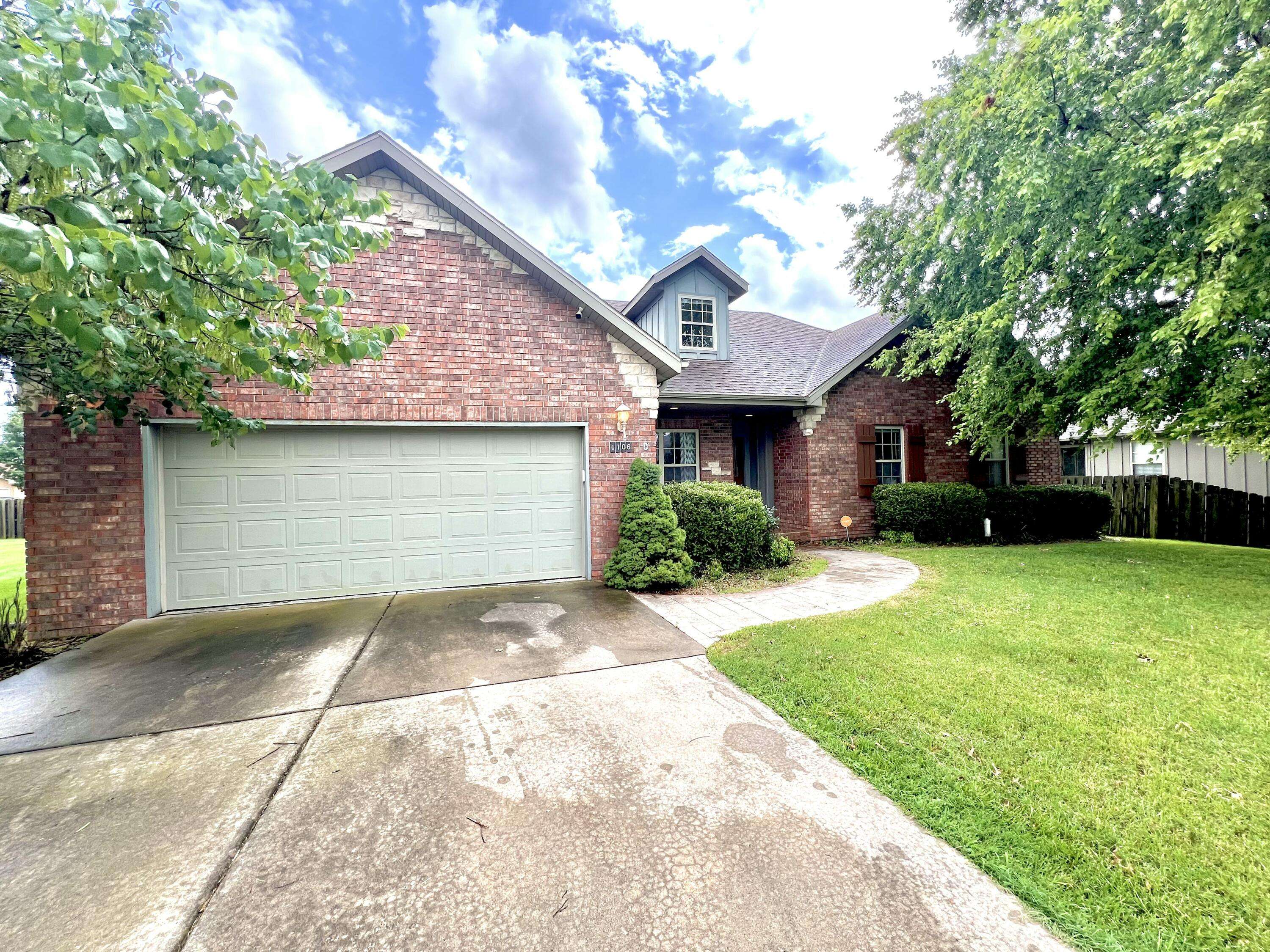 1106 E Torrey Pines DR, Ozark, MO 65721