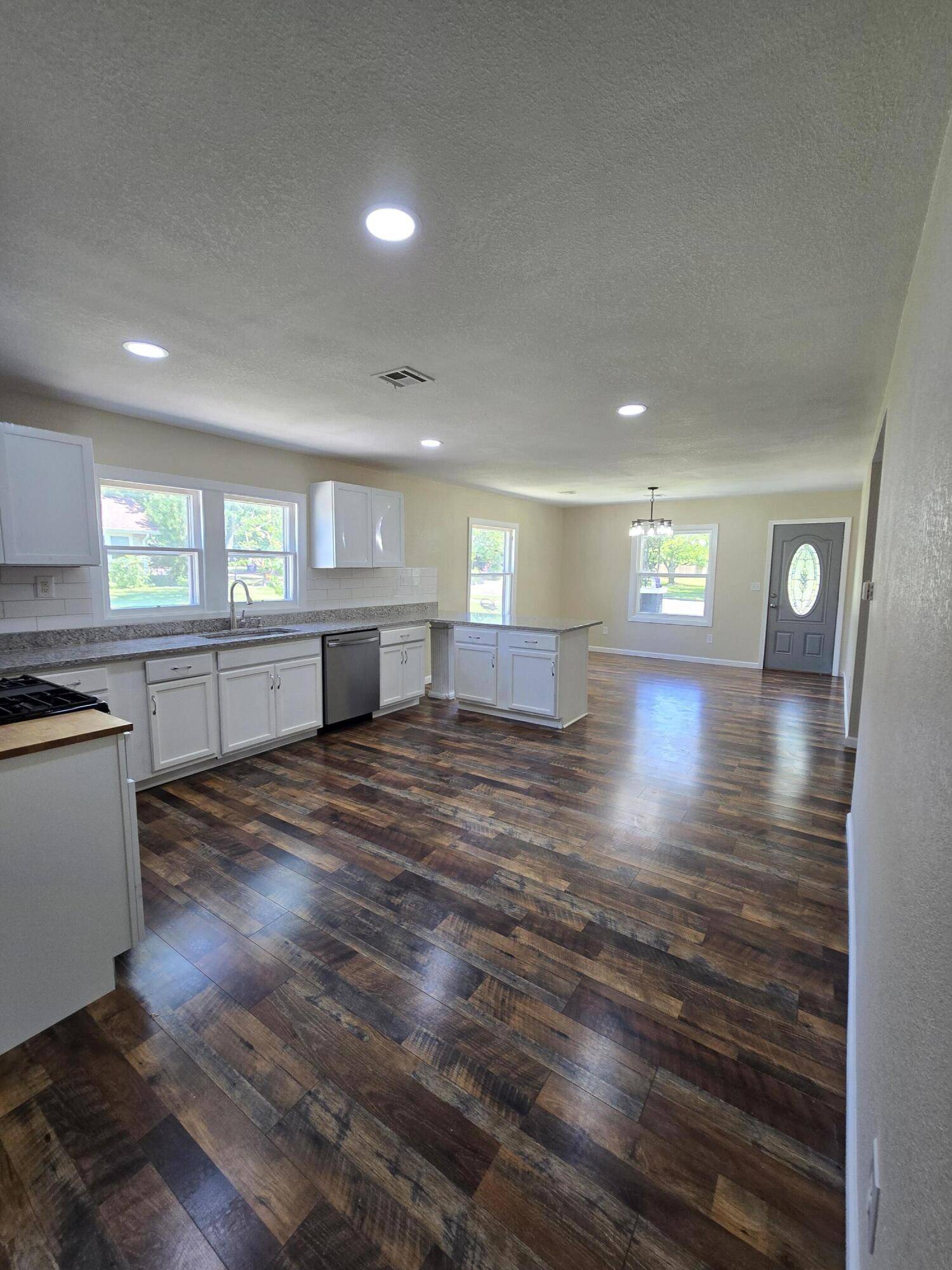 Monett, MO 65708,1008 3rd ST