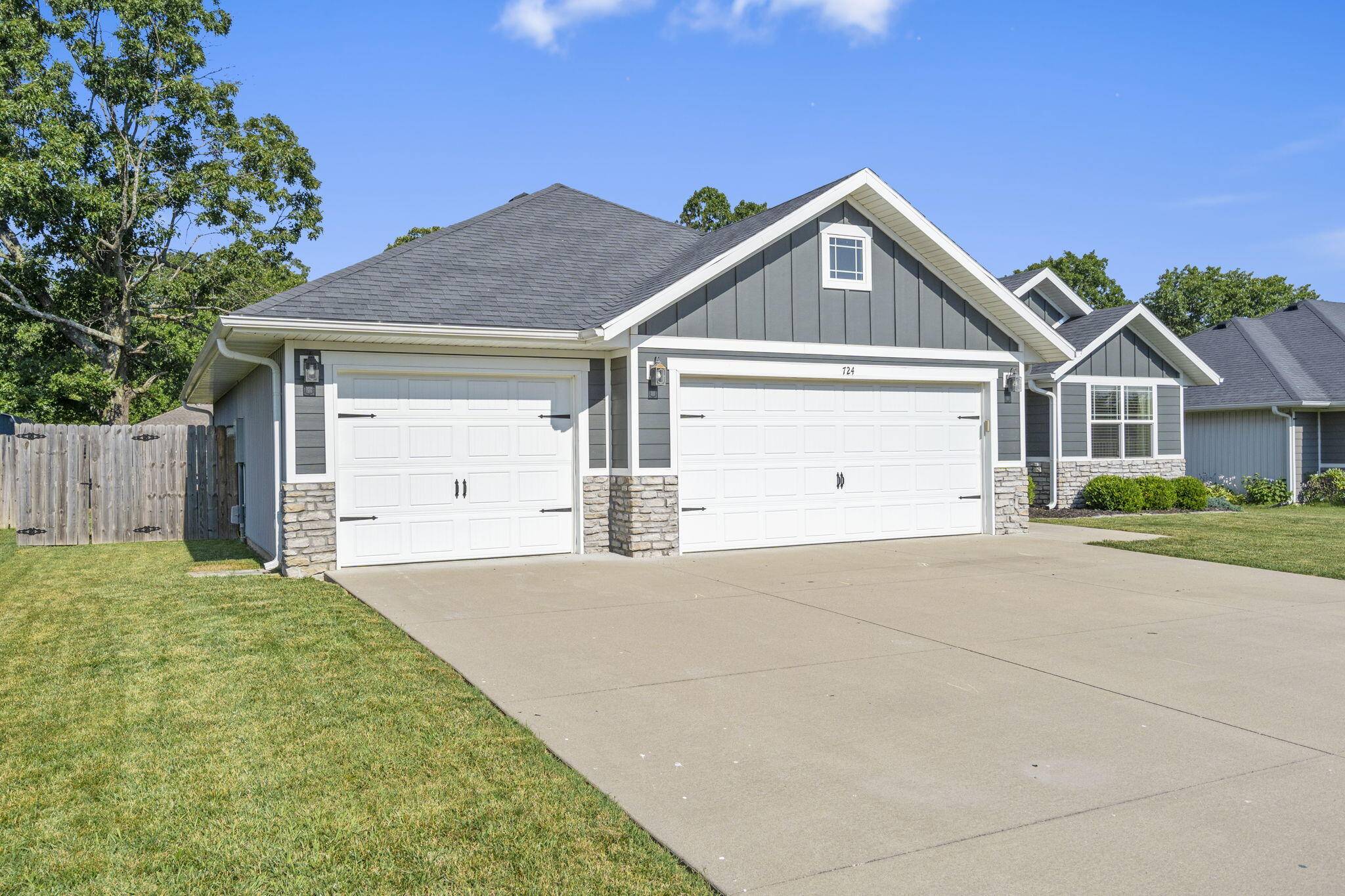 Strafford, MO 65757,724 N Vermillion DR
