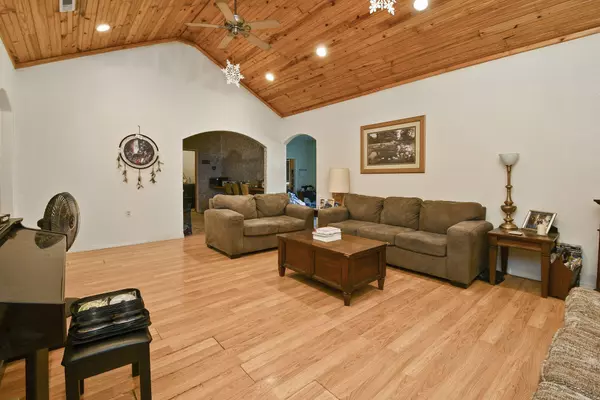 Niangua, MO 65713,9753 State Highway Cc