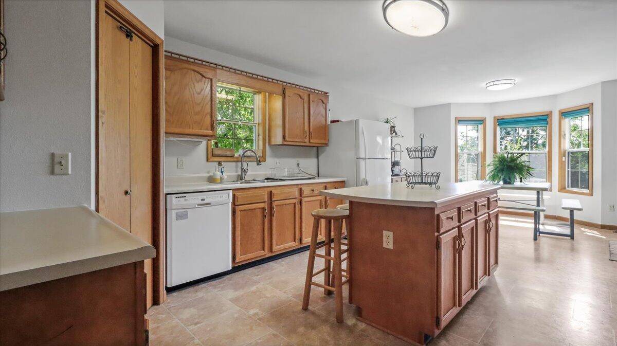 West Plains, MO 65775,2005 Debra DR
