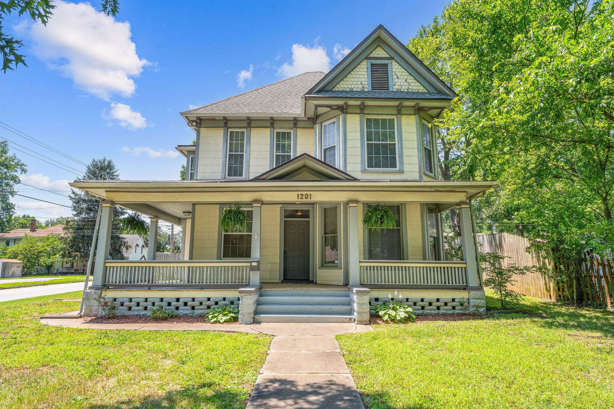 1201 N Broadway AVE, Springfield, MO 65802