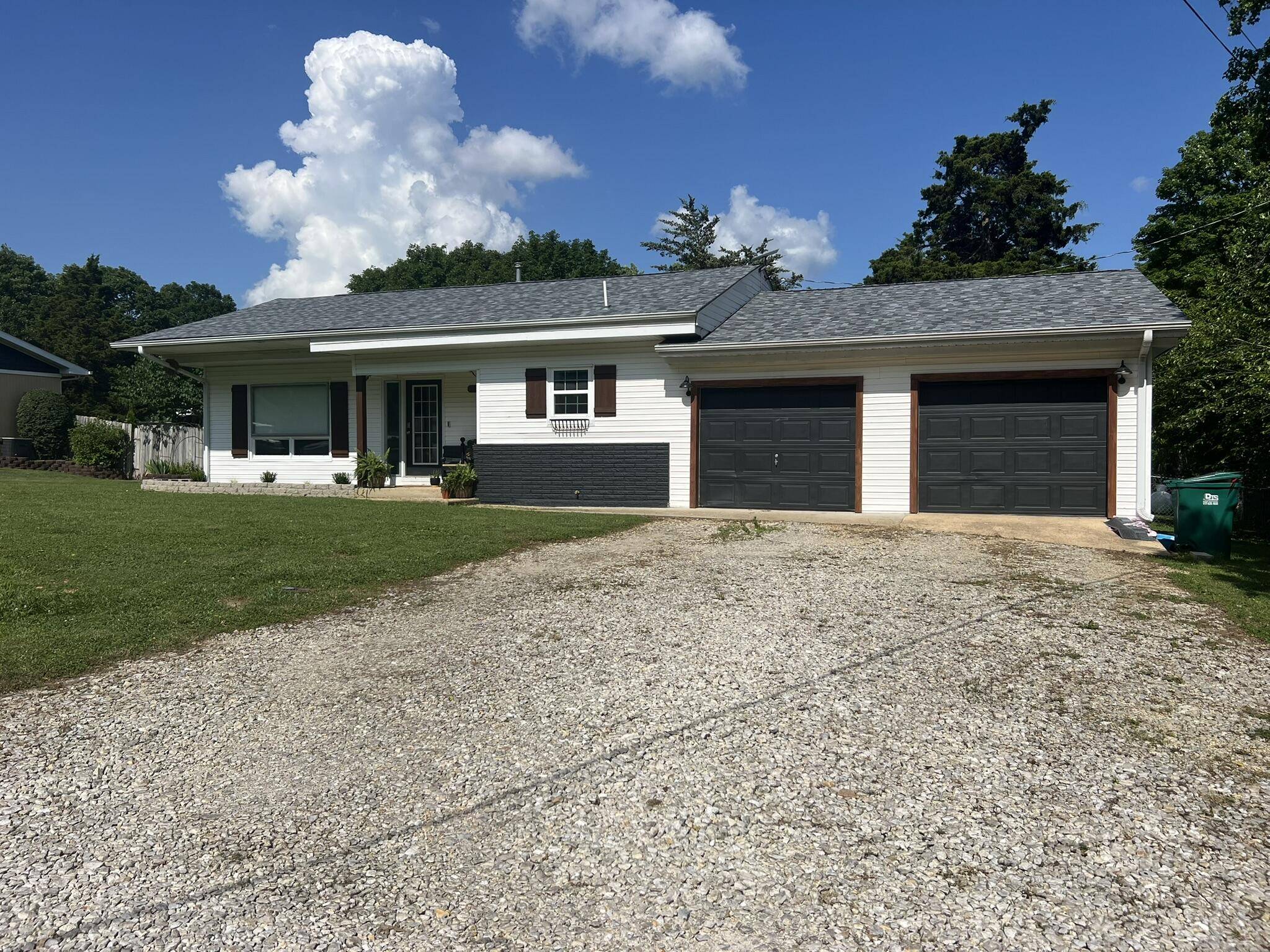 Willow Springs, MO 65793,704 N Pine ST