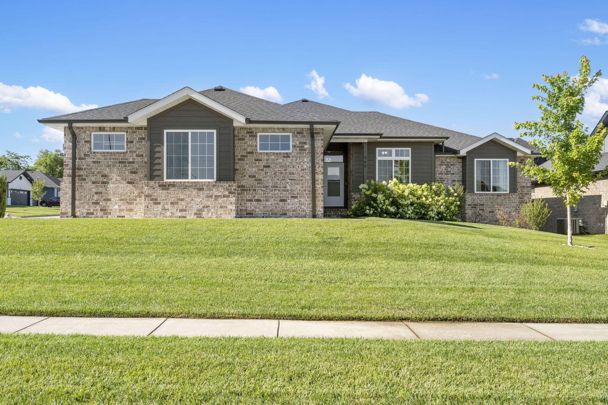 940 E Powers CT, Nixa, MO 65714