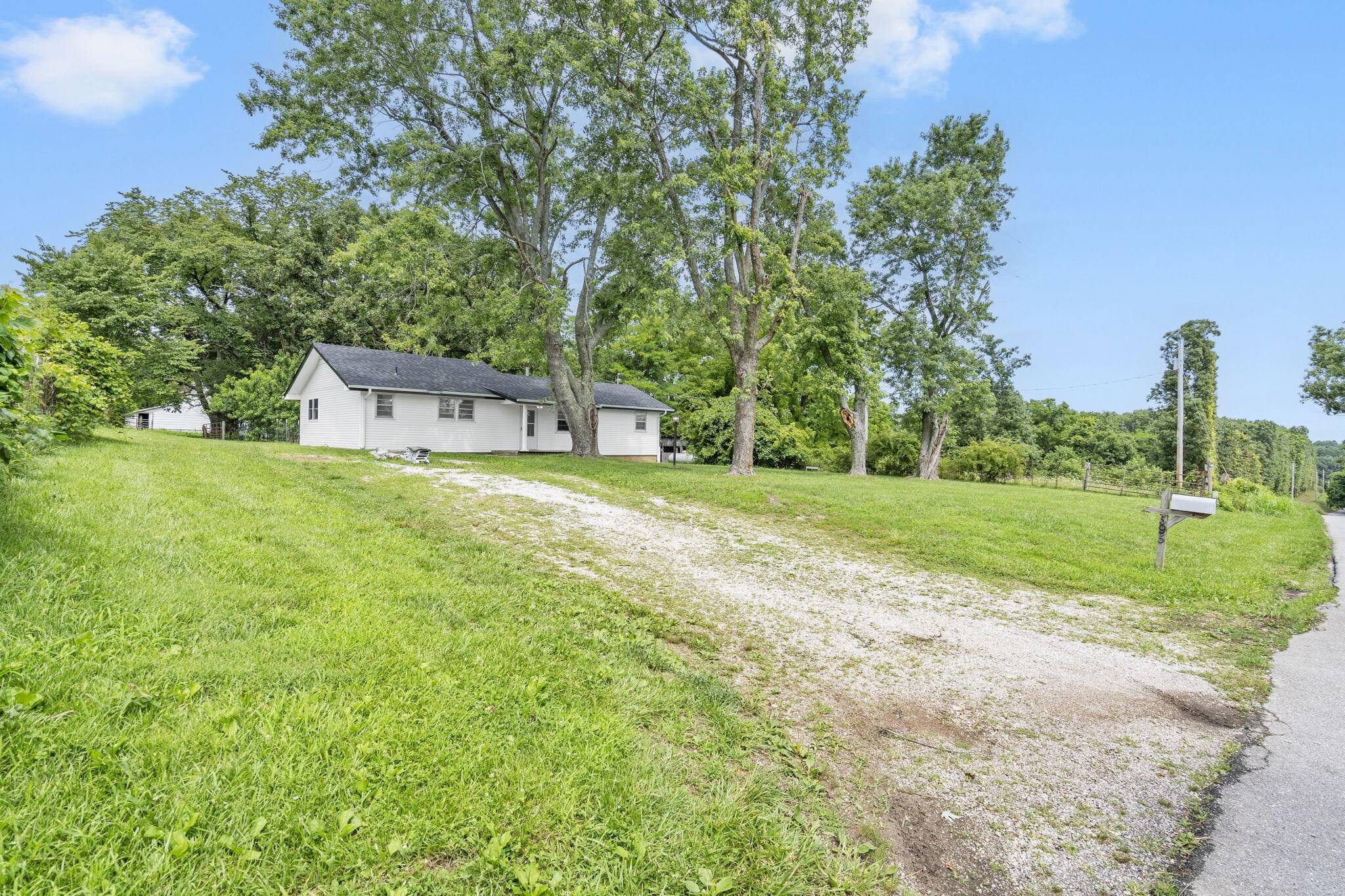 Sparta, MO 65753,595 Johns Ford RD