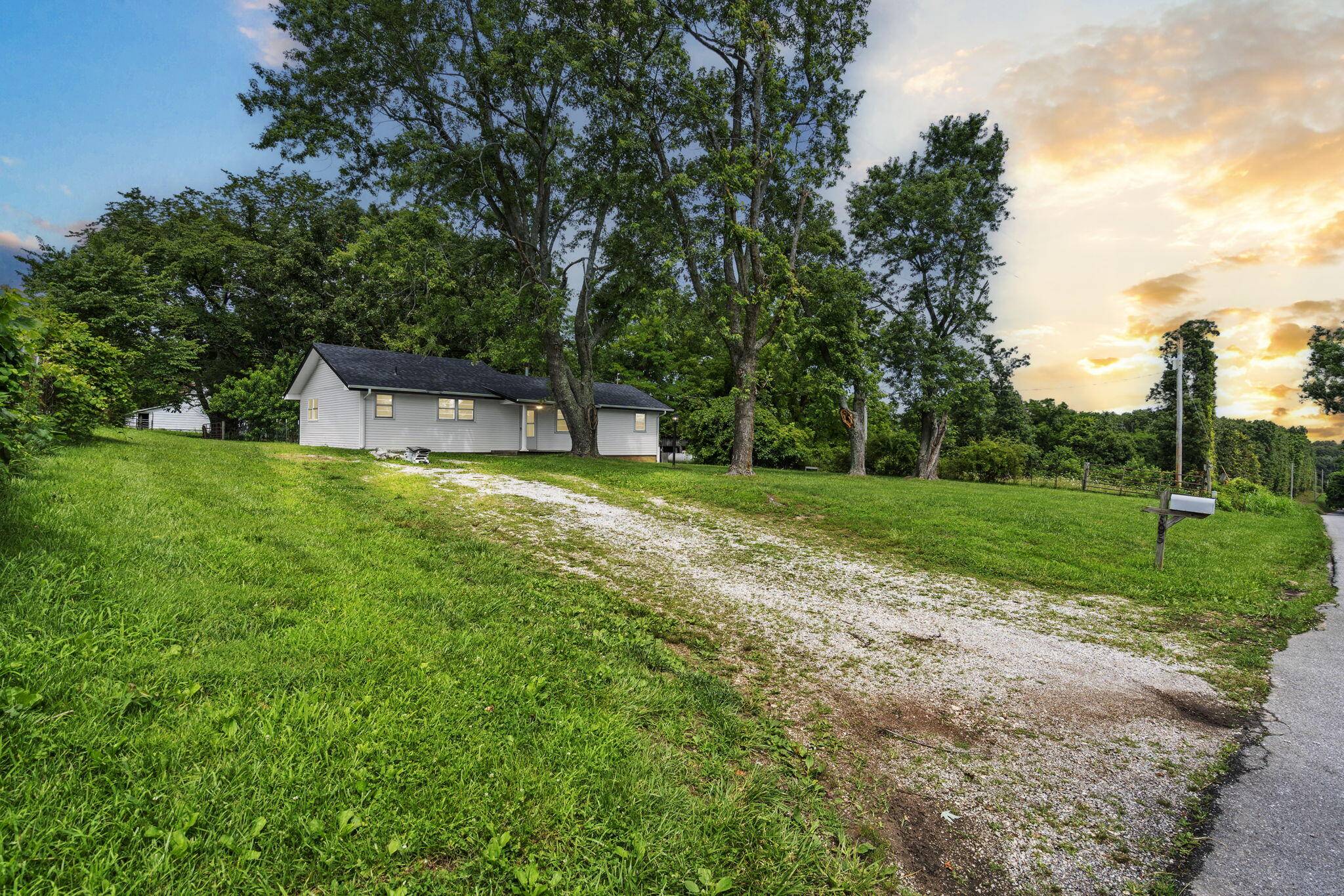 Sparta, MO 65753,595 Johns Ford RD