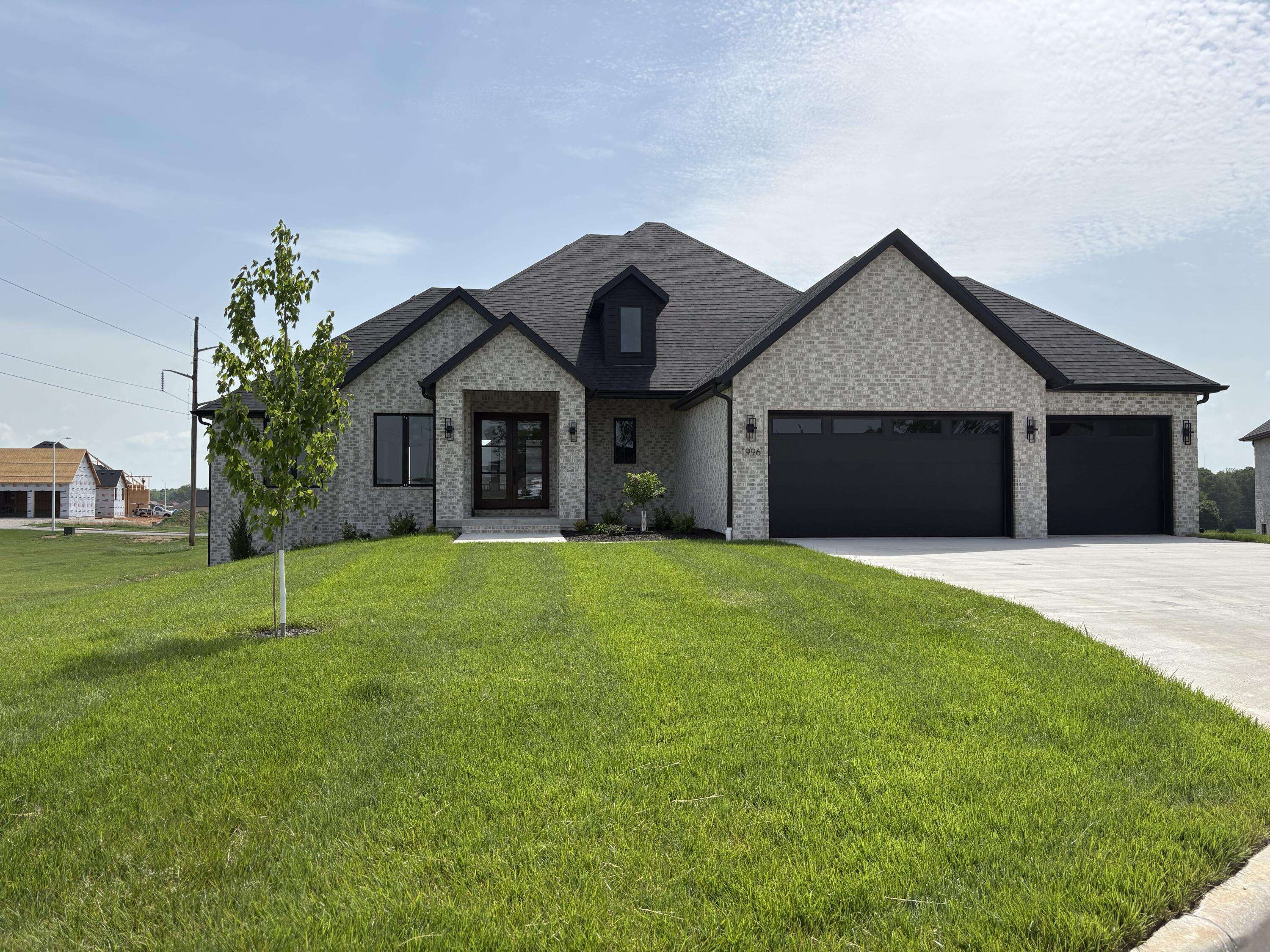 1996 N Riva Ridge CT, Springfield, MO 65802