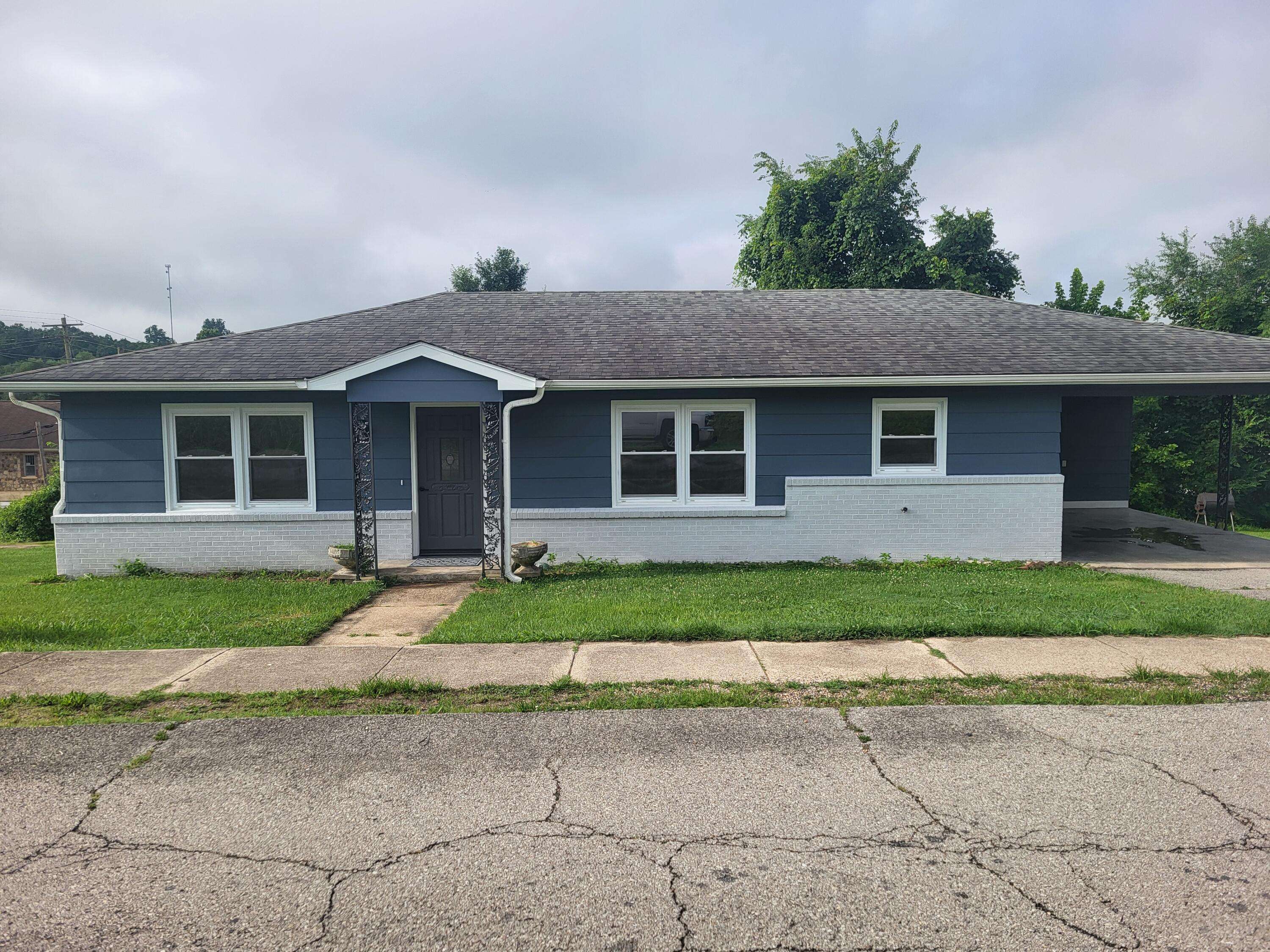 246 Third & Elm ST, Gainesville, MO 65655