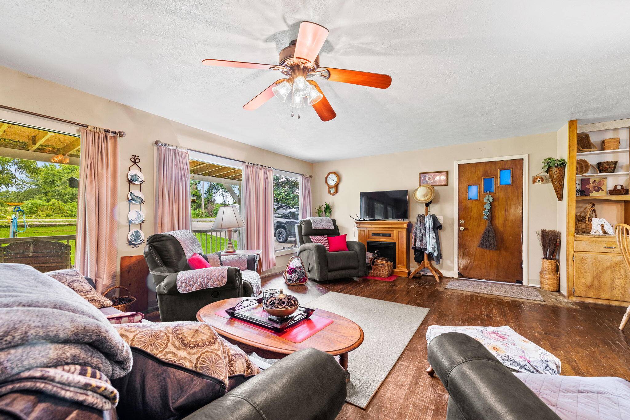 Humansville, MO 65674,601 N Pine ST