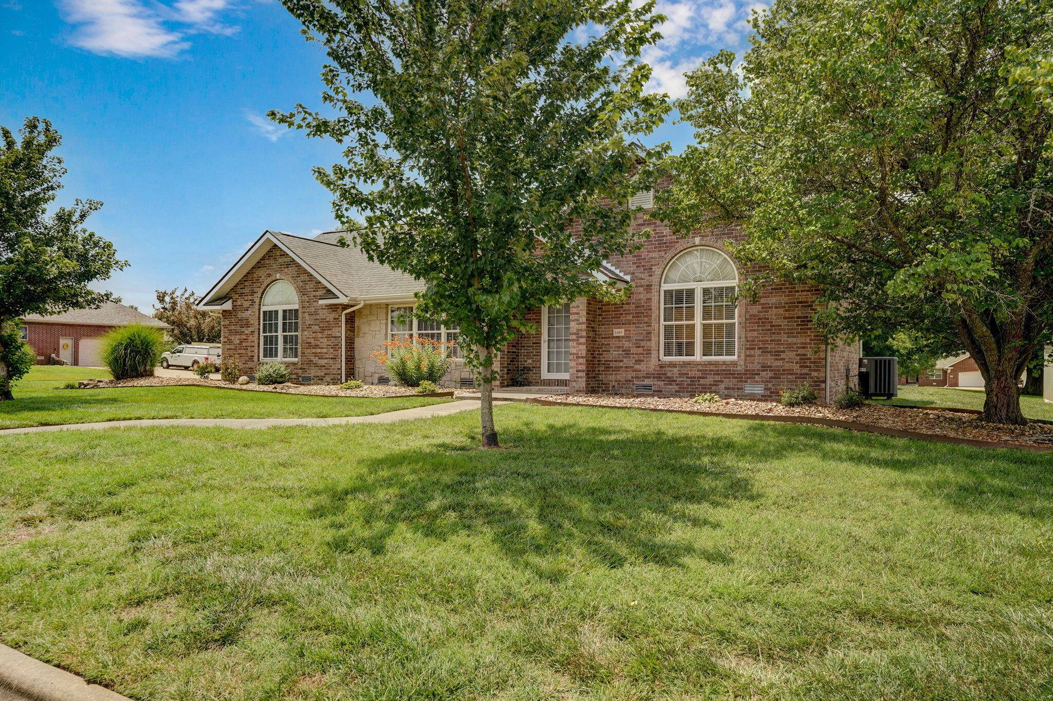 Bolivar, MO 65613,1485 S Village LN