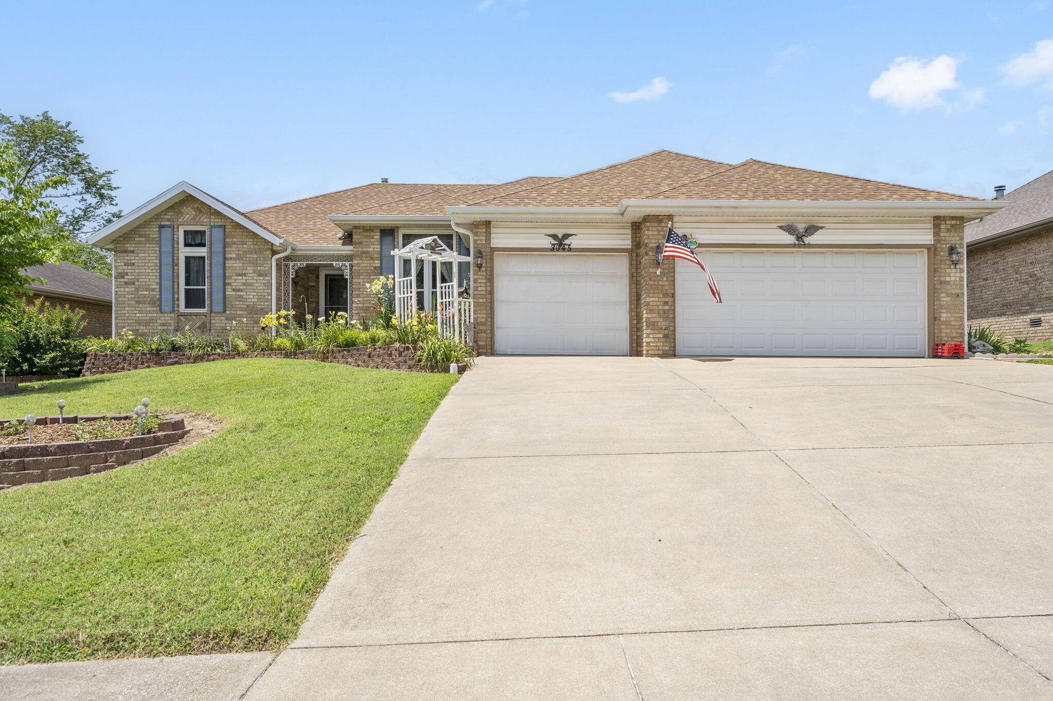3045 S Palisades DR, Springfield, MO 65807