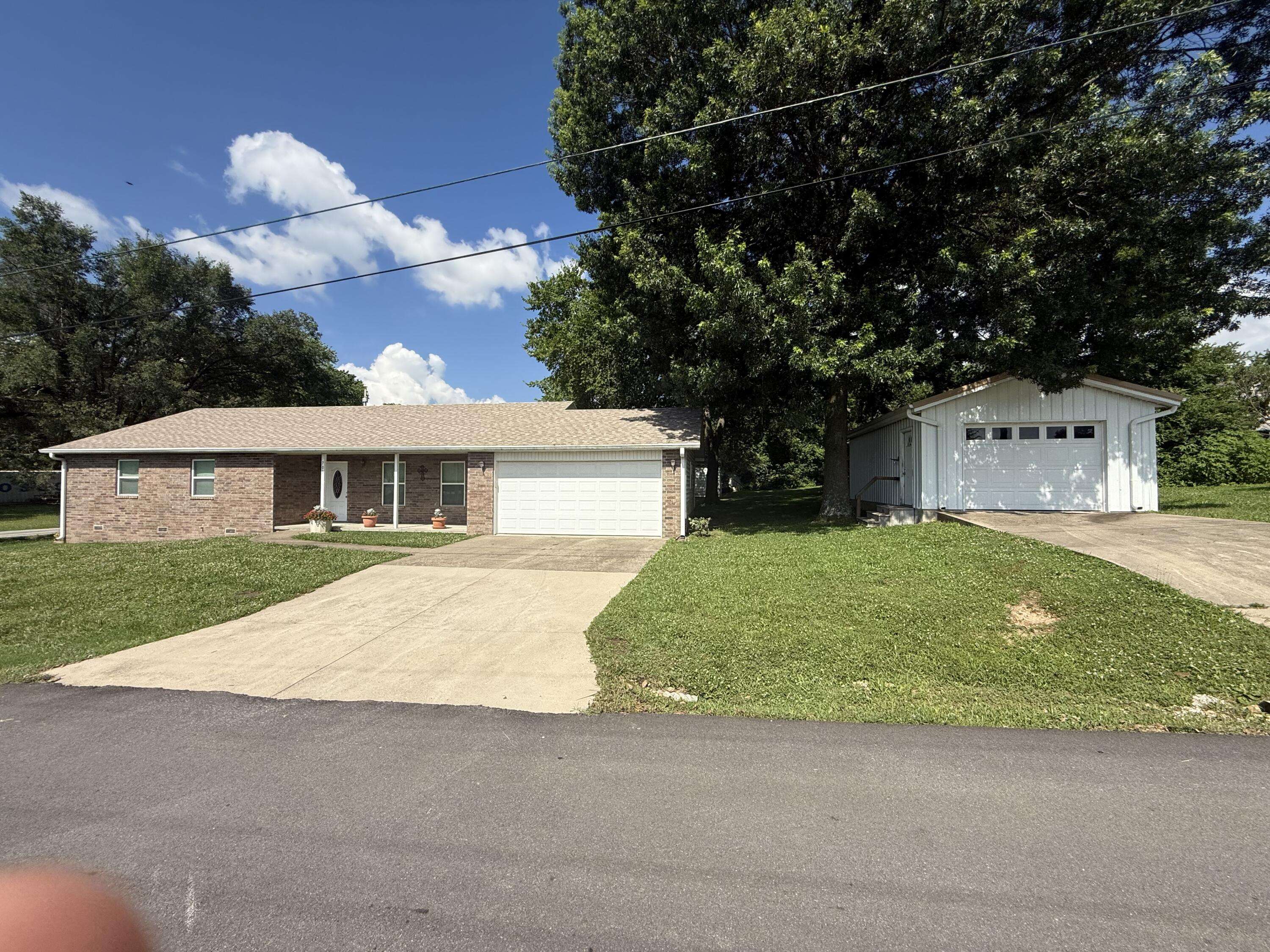 709 N Nettleton AVE, Mansfield, MO 65704