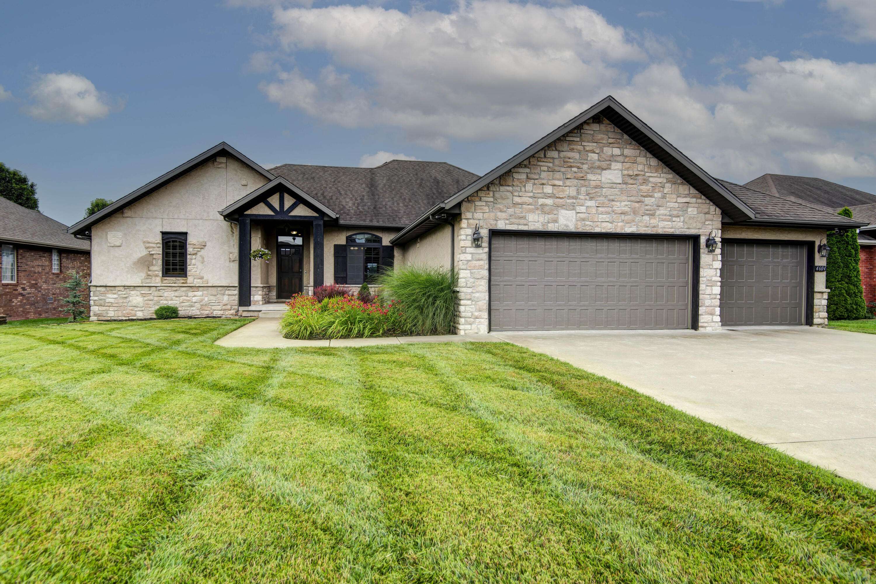 4604 E Kentbrook DR, Springfield, MO 65802