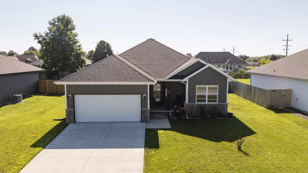 622 N Dean LN, Republic, MO 65738