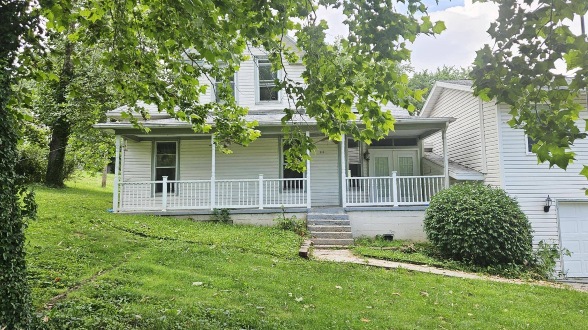 111 W 8th ST, Galena, MO 65656