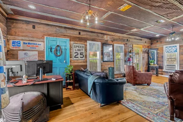 Pierce City, MO 65723,208 E Washington ST