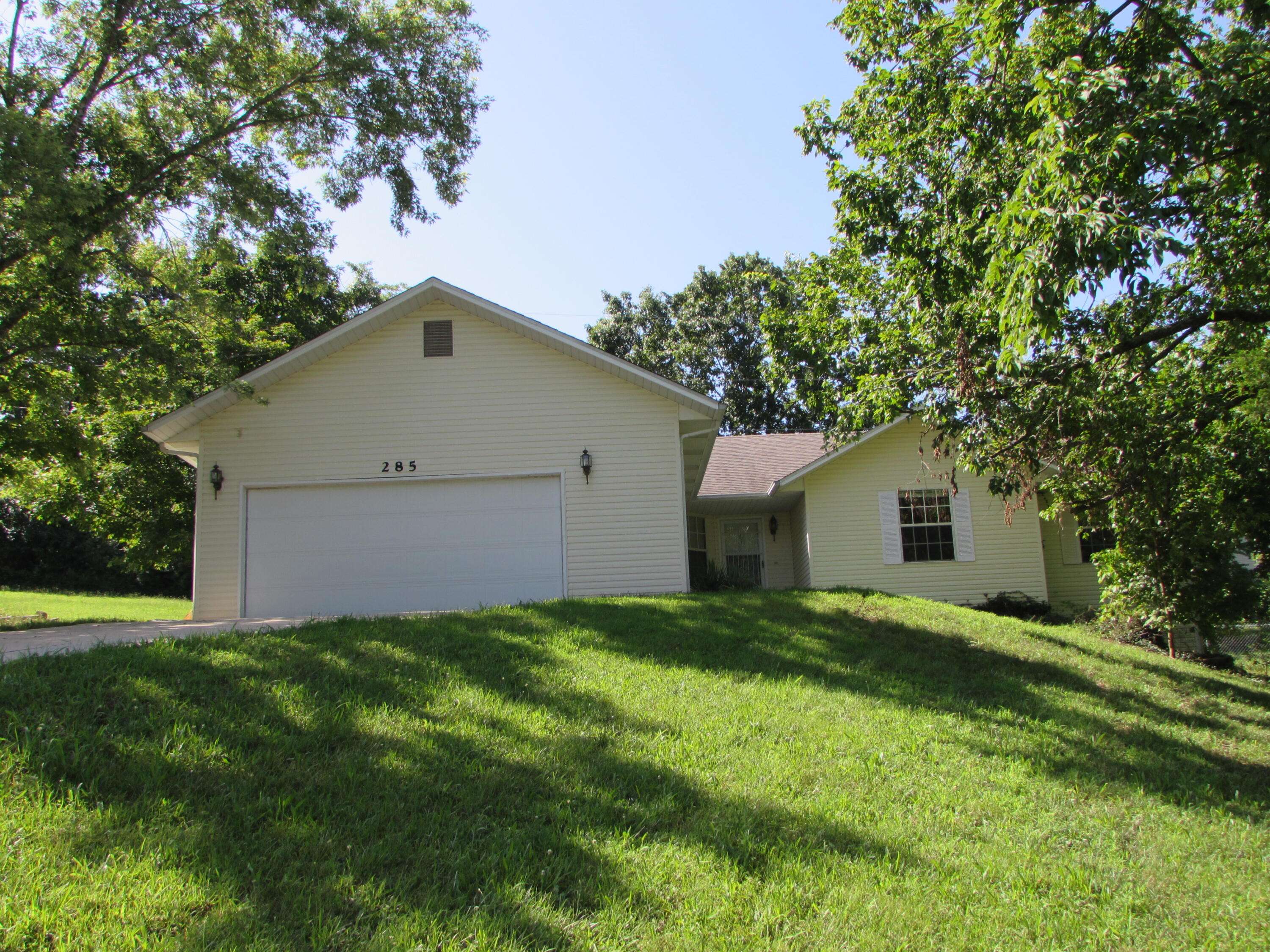 285 Scenic Dr, Forsyth, MO 65653