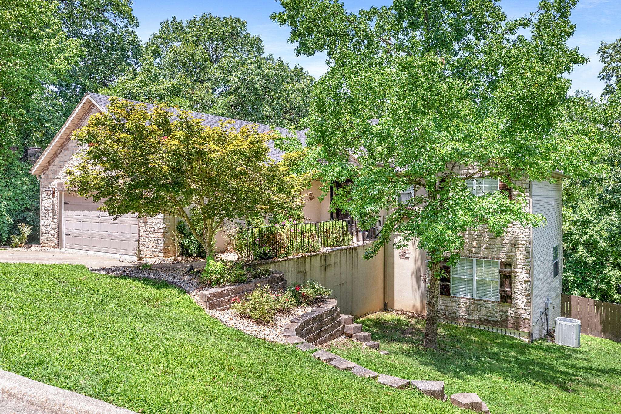 Branson, MO 65616,277 Country Bluff DR