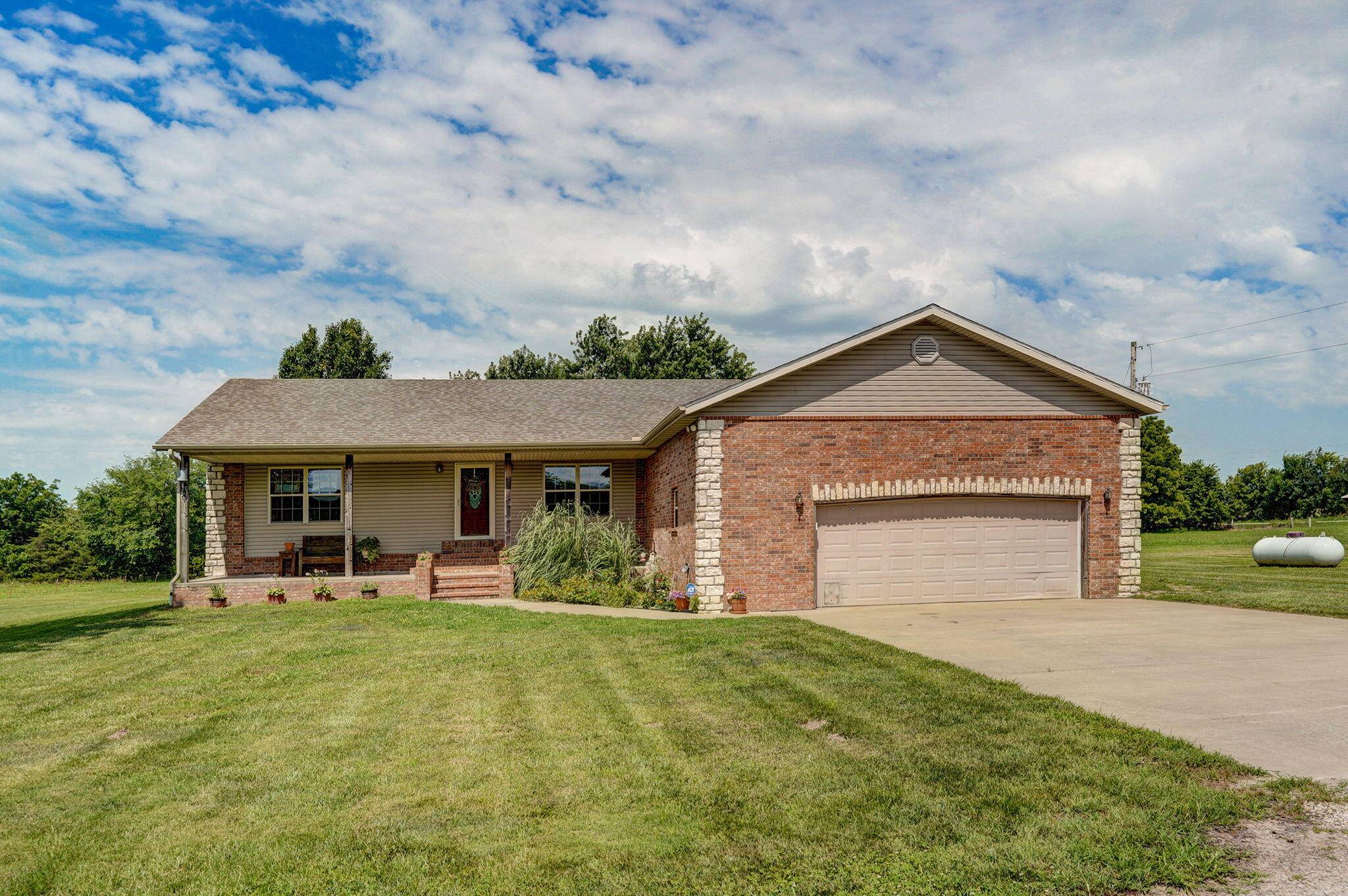 15 Shaffer RD, Fair Grove, MO 65648