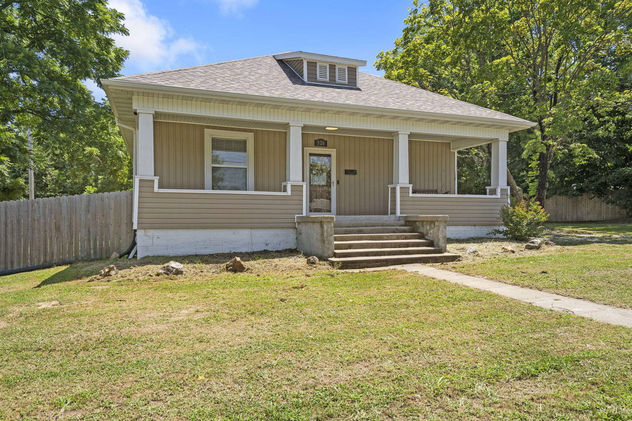 Mt Vernon, MO 65712,526 S Mccanse ST