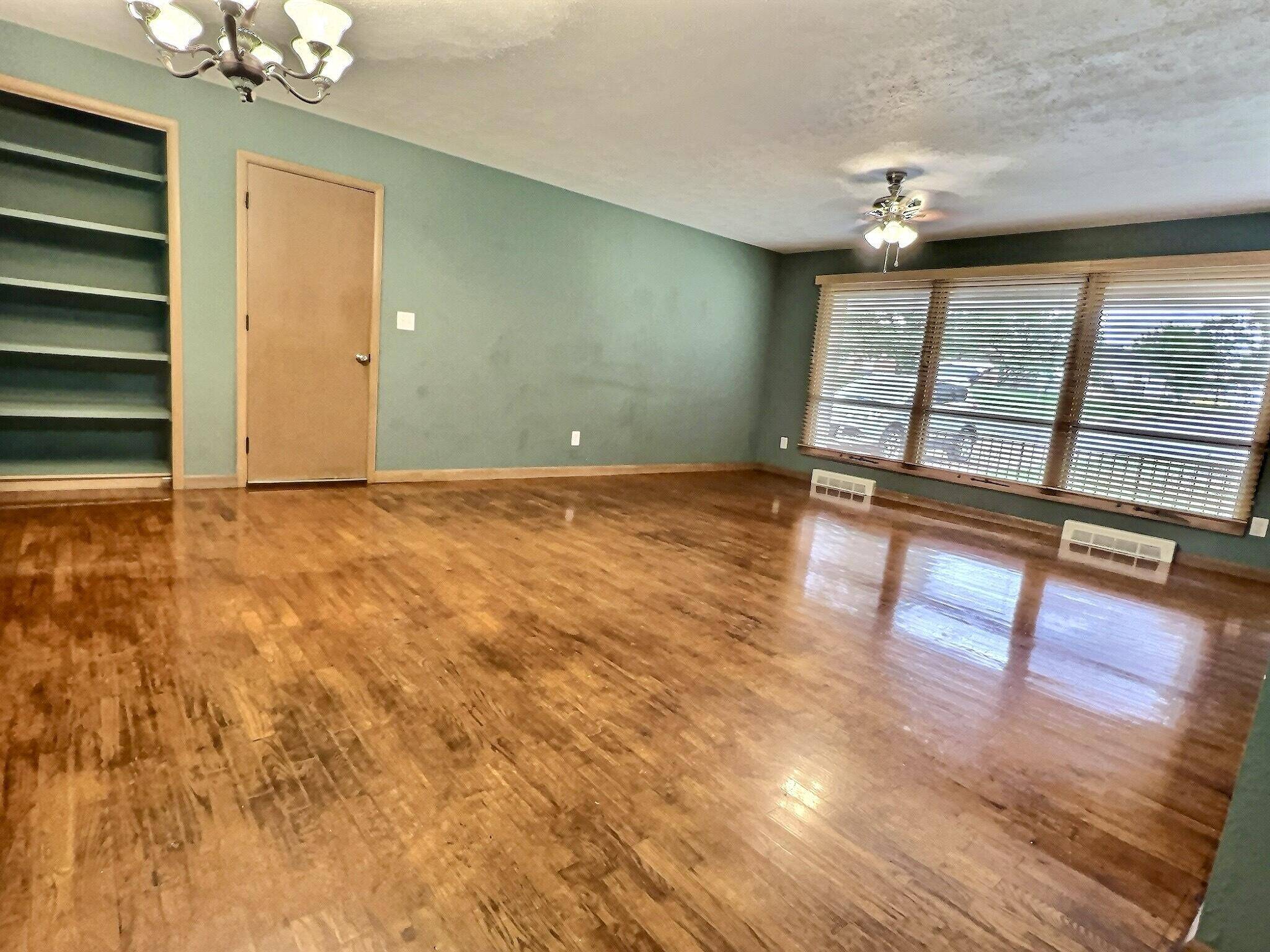 Monett, MO 65708,201 W Nellie