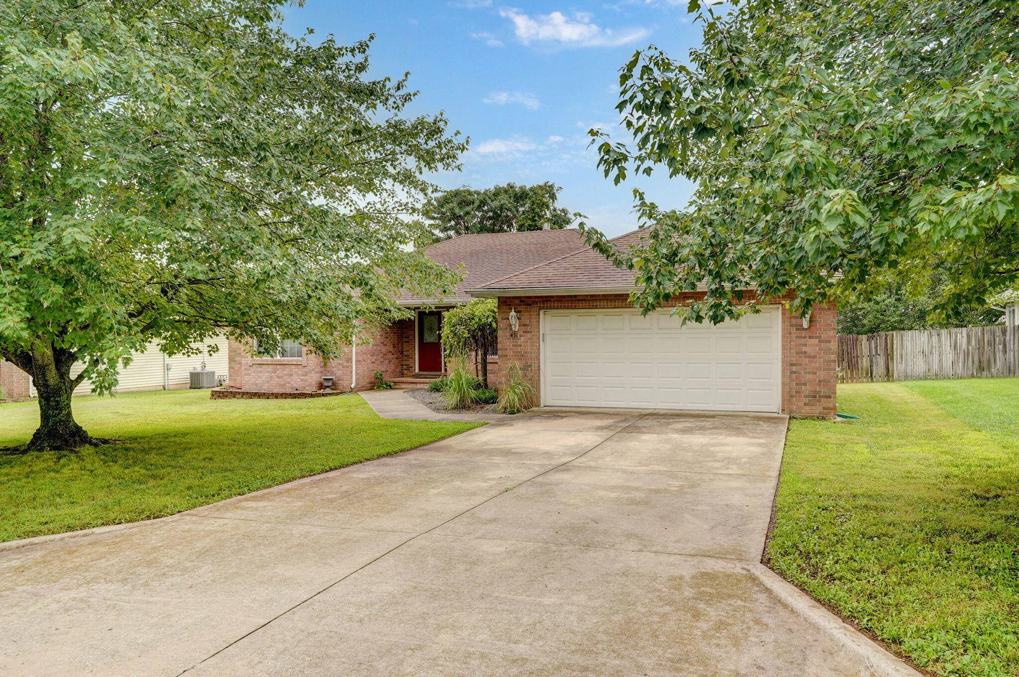 431 S Yellowwood DR, Springfield, MO 65809