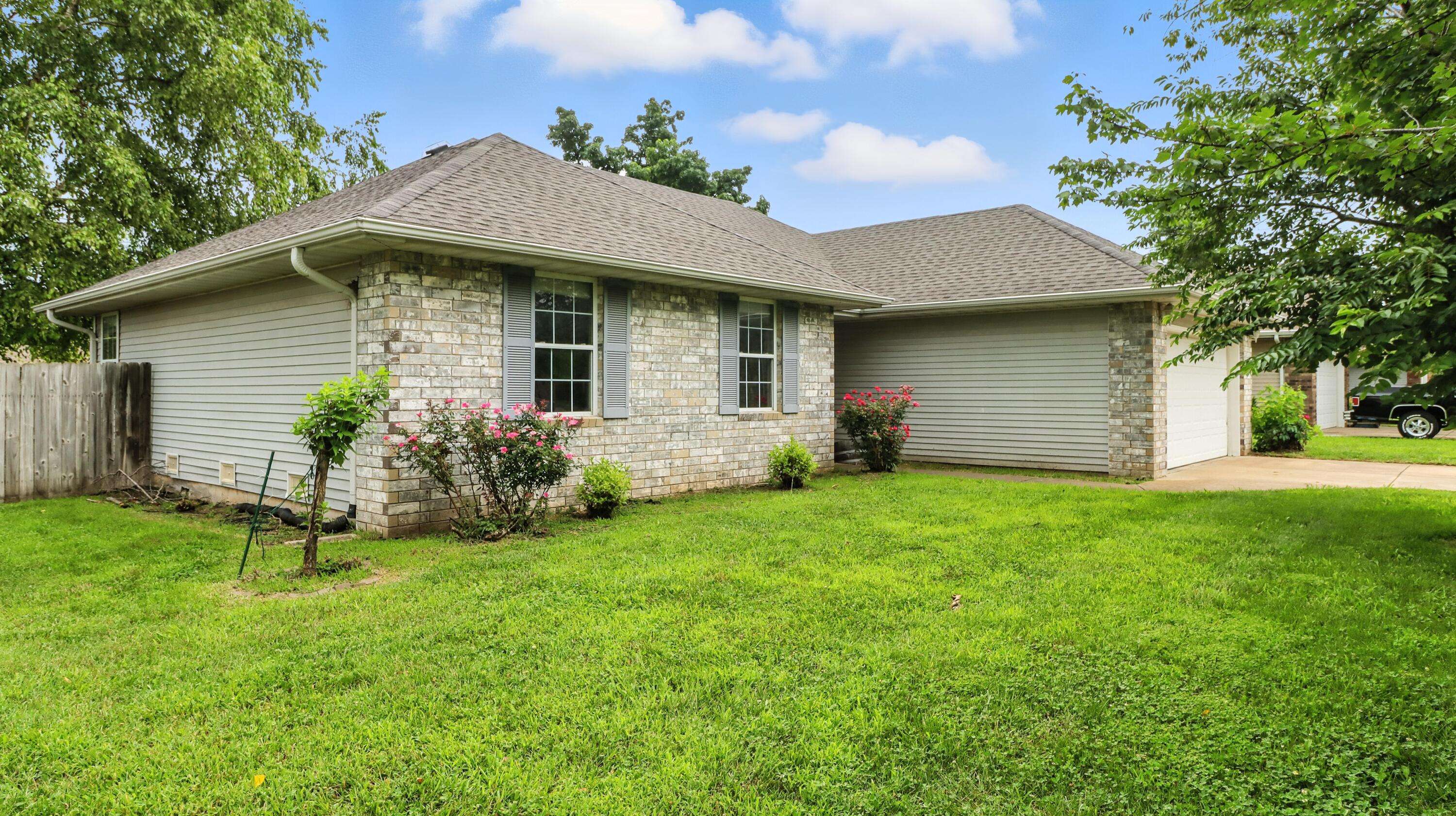 205 W Hunter DR, Nixa, MO 65714